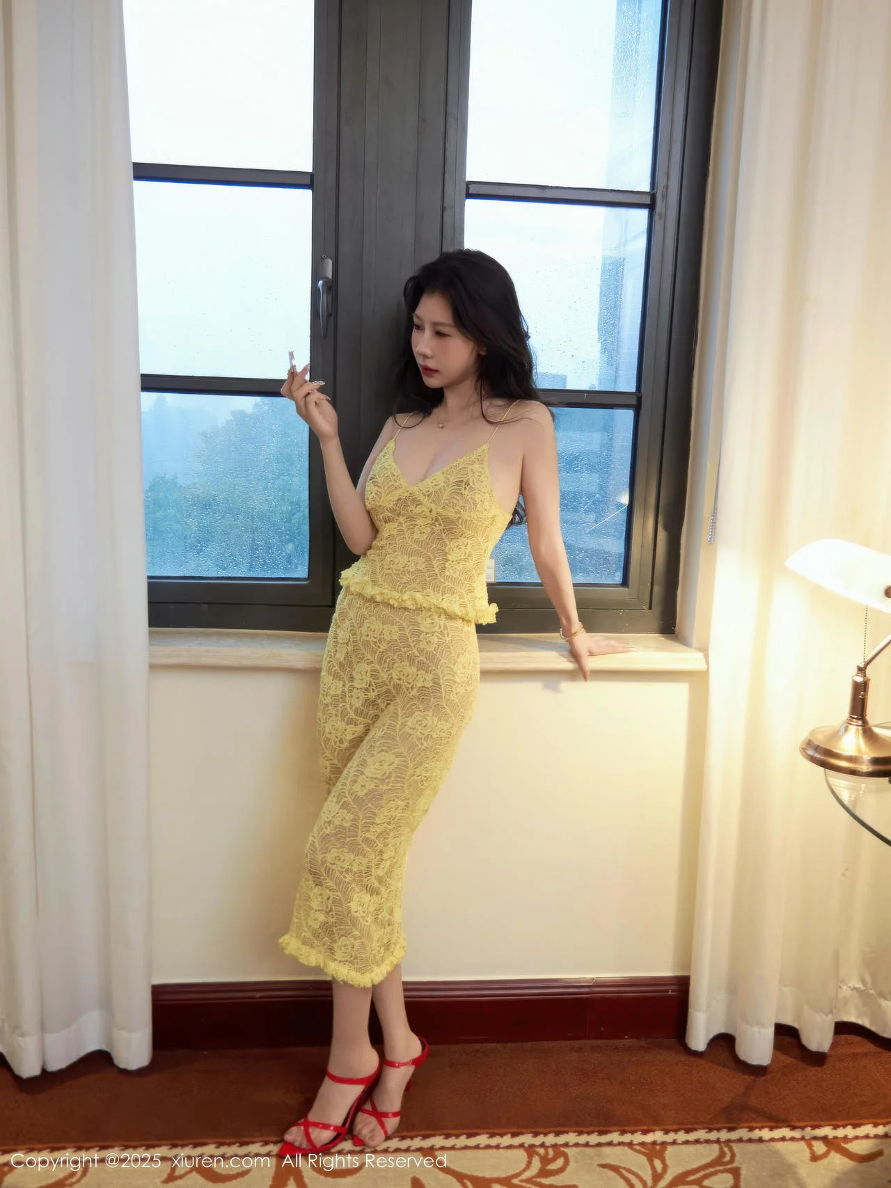 XiuRen 秀人 No.10879 尹甜甜sunny 淡黄蕾丝裙翘臀玉腿 - 7