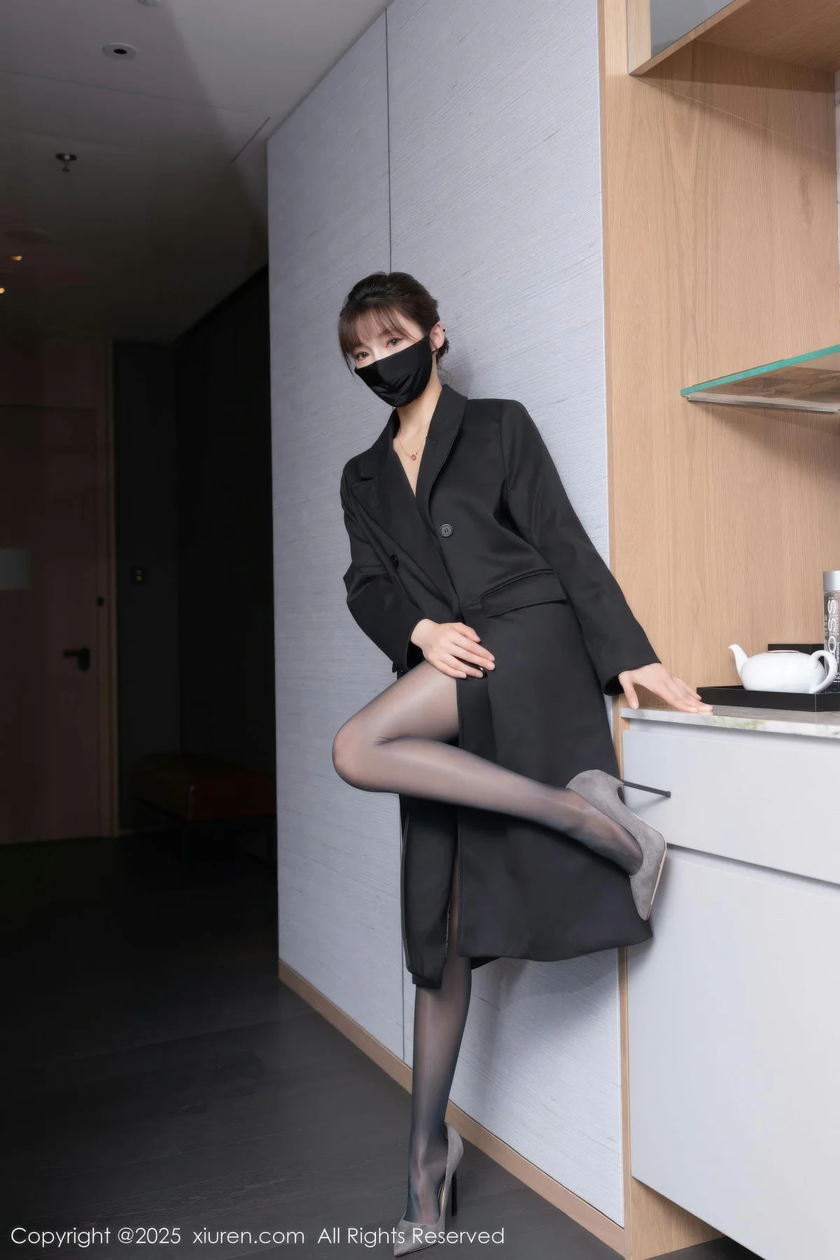 XiuRen 秀人 No.10880 陆萱萱 黑丝长风衣服饰 - 3