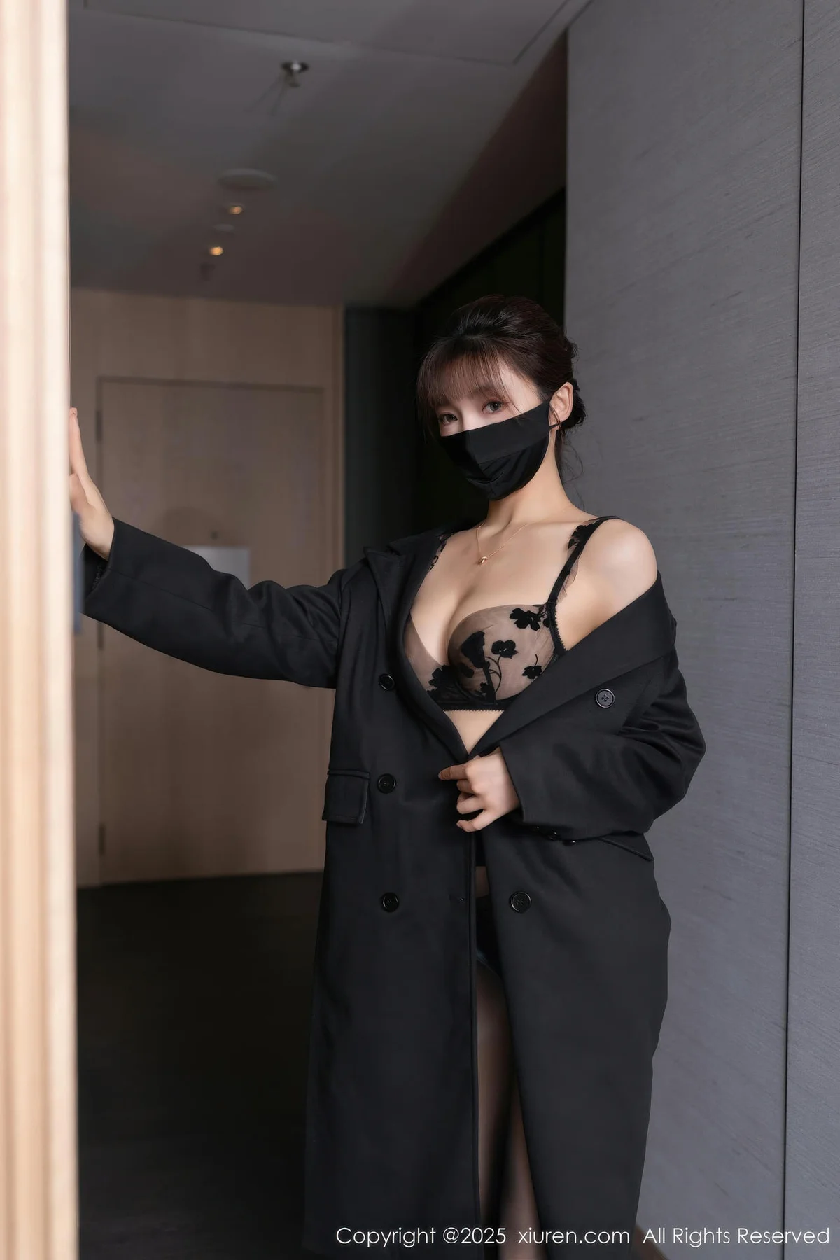 XiuRen 秀人 No.10880 陆萱萱 黑丝长风衣服饰 - 6