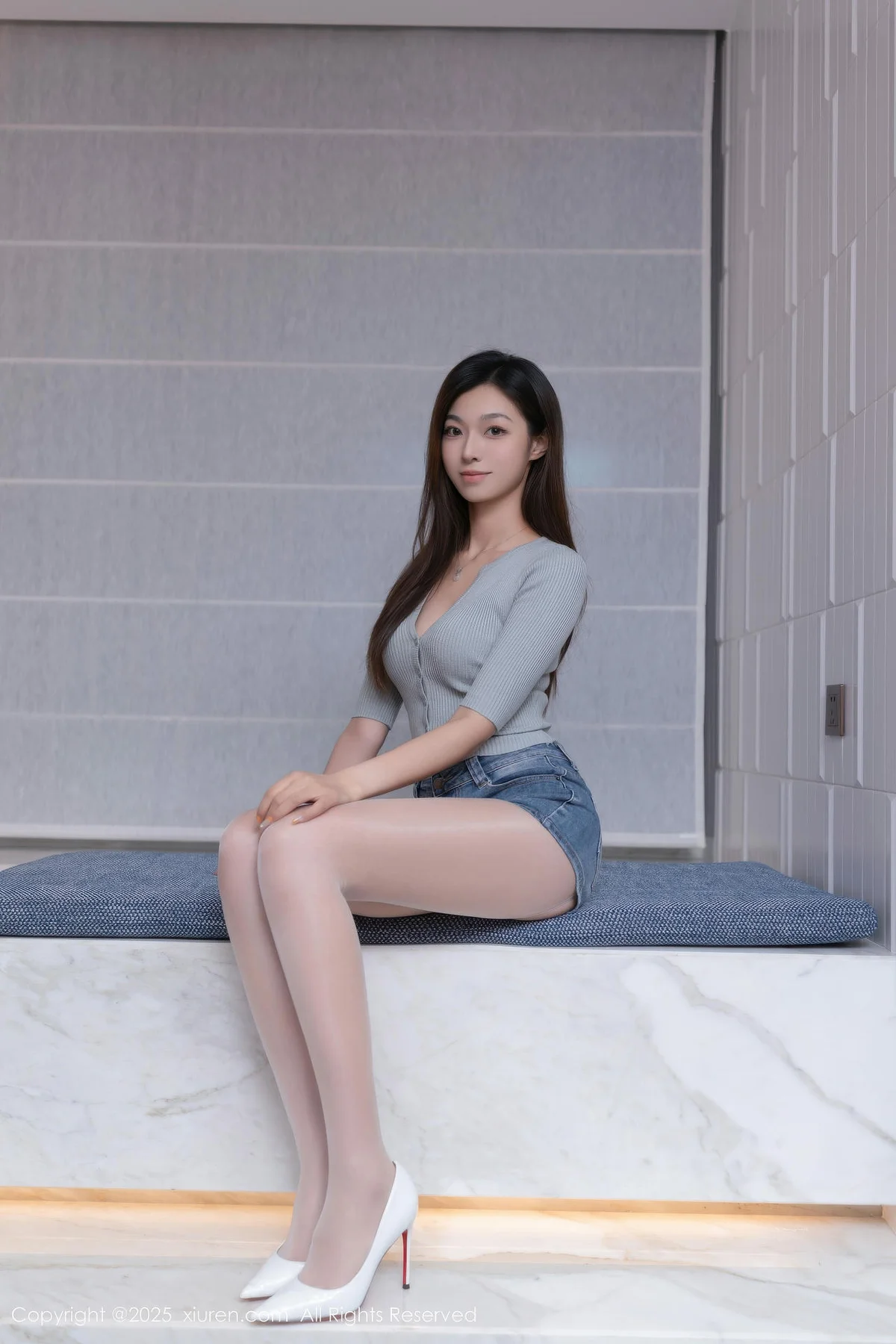 XiuRen 秀人 No.10881 kiki柚柚 蓝色超短牛仔裤 - 2