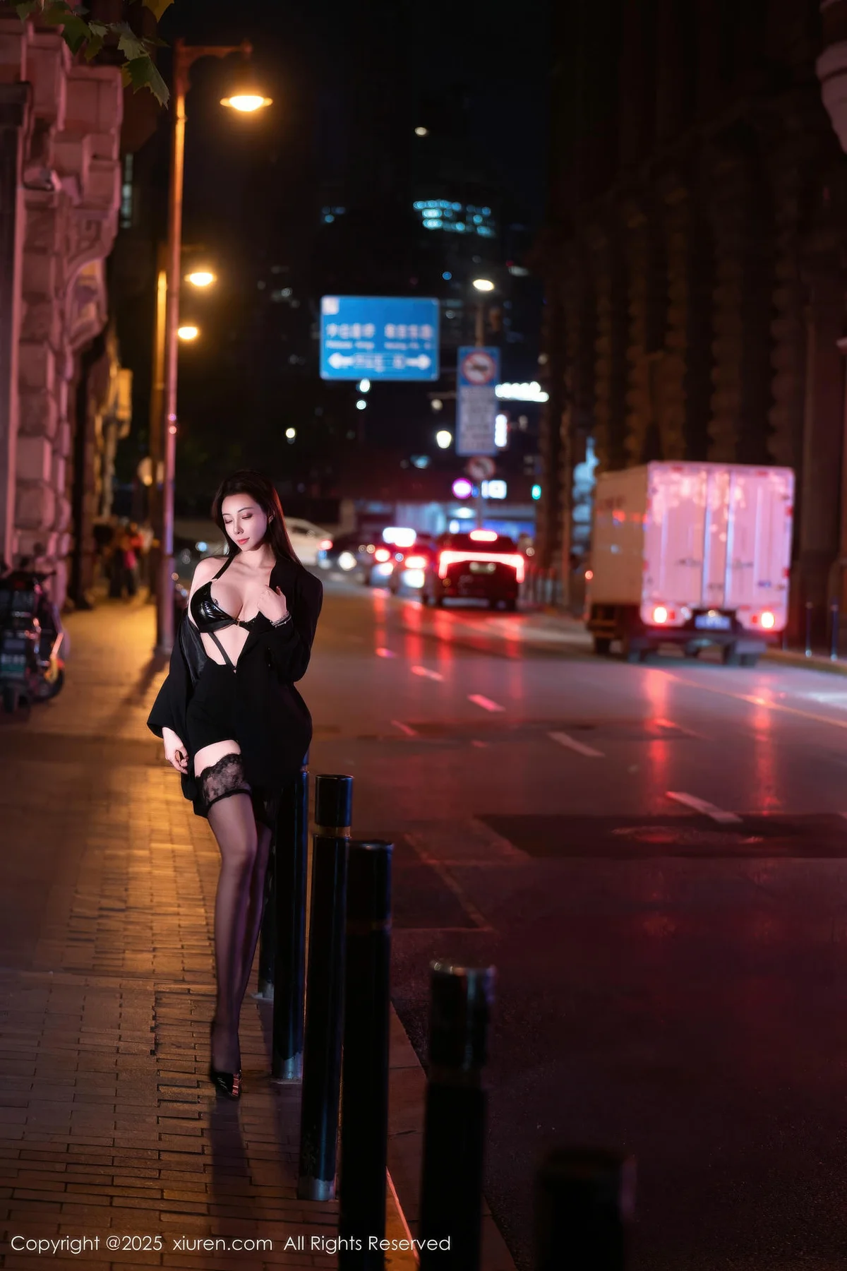 XiuRen 秀人 No.10899 果儿Victoria 妩媚妖娆大美女无敌御姐范 - 1