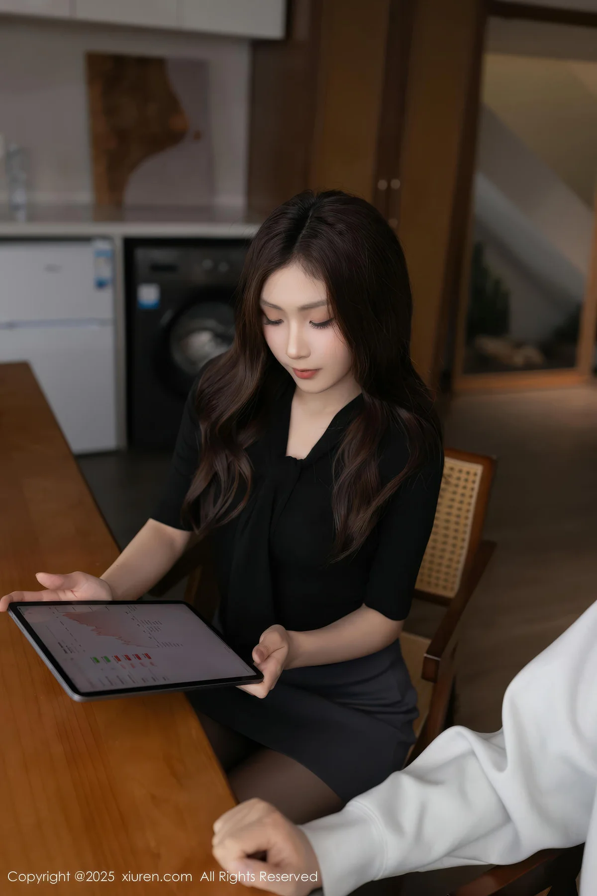 XiuRen 秀人 No.10930 刘婷婷 黑色OL极致美腿 - 10