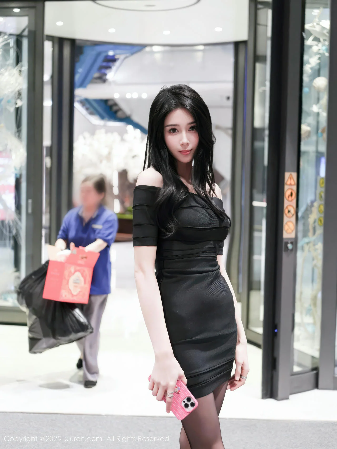 XiuRen 秀人 No.10942 椰汁糯米姬街拍连衣短裙 - 3