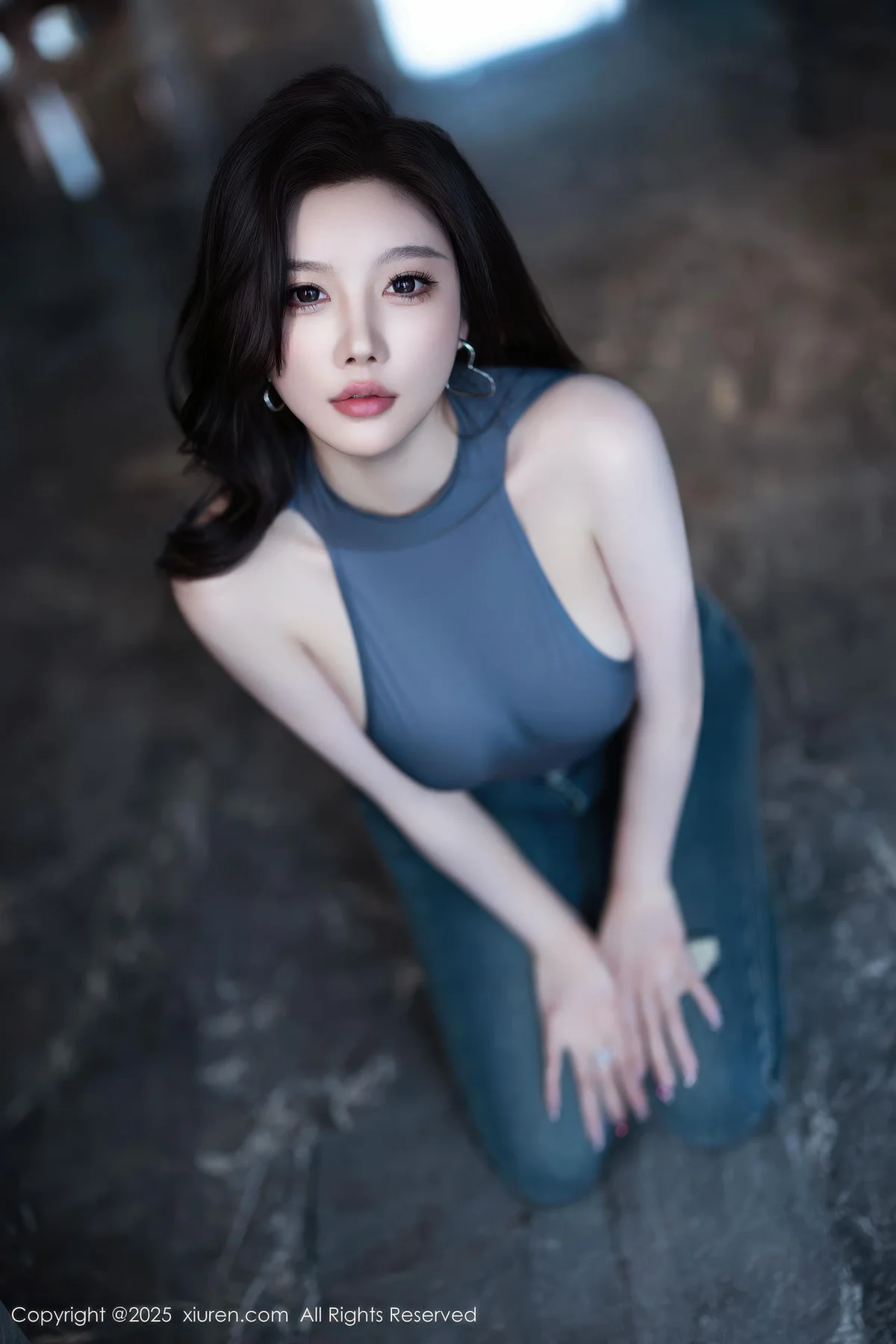 XiuRen 秀人 No.10952 CHENCHEN 灰色服饰牛仔裤 - 2