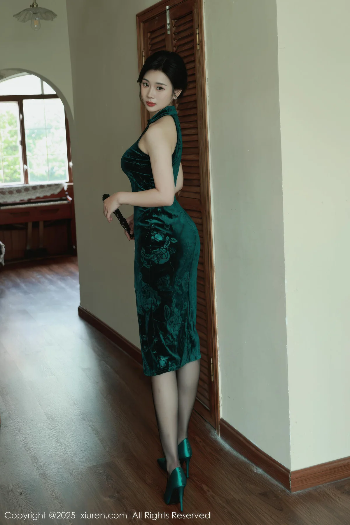 XiuRen 秀人 No.10962 南乔 墨绿色旗袍 - 3
