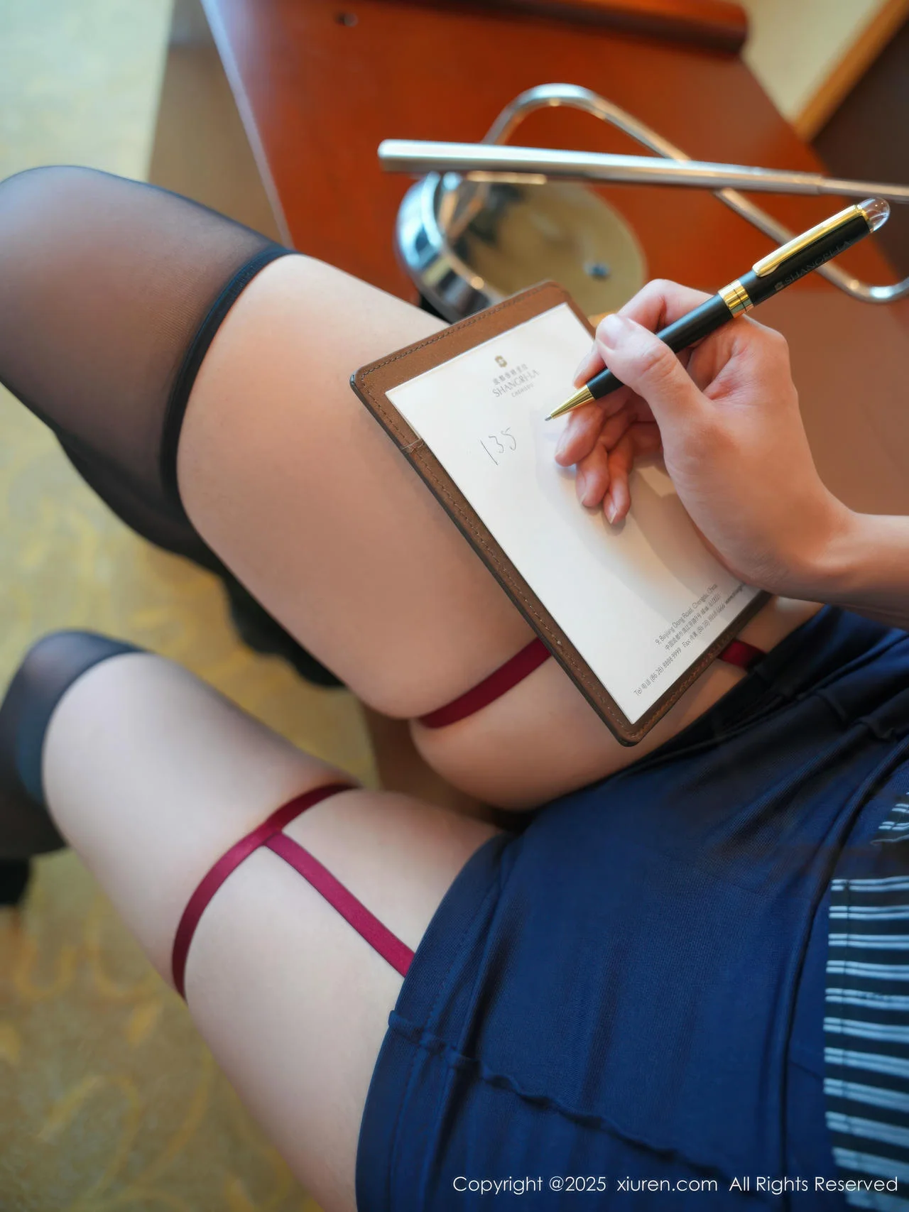 XiuRen 秀人 No.10972 夏冰冰 性感OL服饰丰满妩媚 - 1