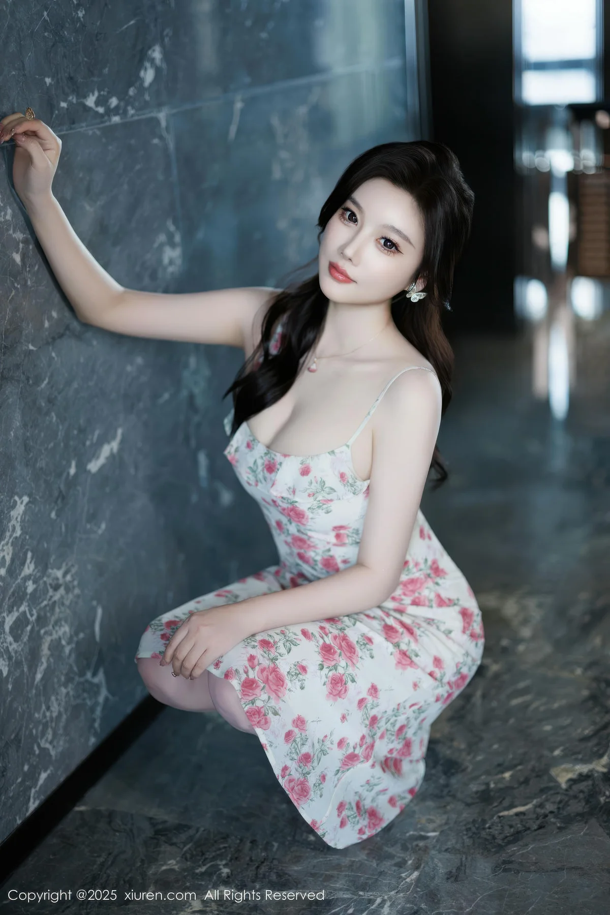 XiuRen 秀人 No.10977 CHENCHEN 性感碎花连衣裙西安旅拍 - 3