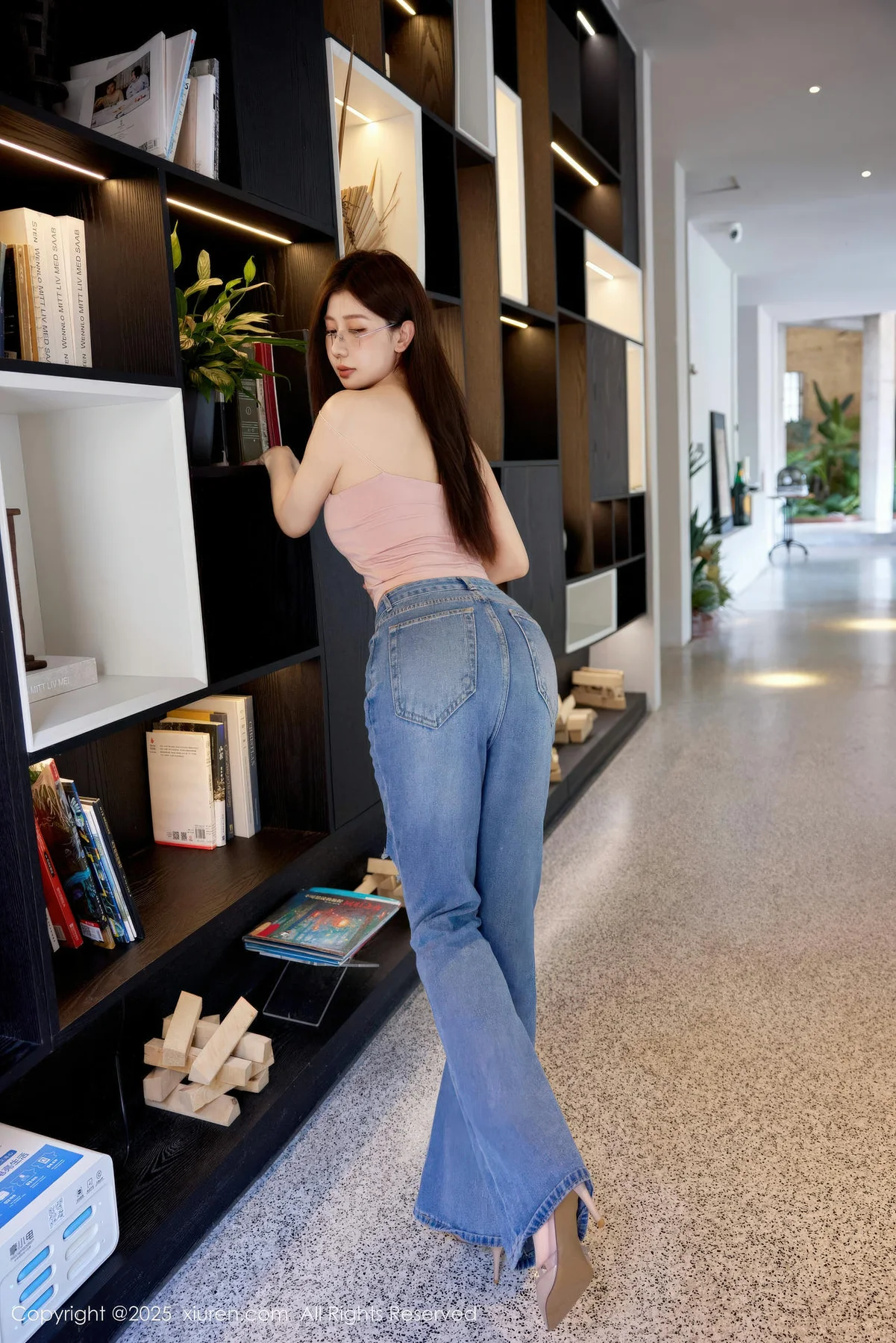 XiuRen 秀人 No.10983 尹甜甜sunny 洁白肤色粉色常服 - 1