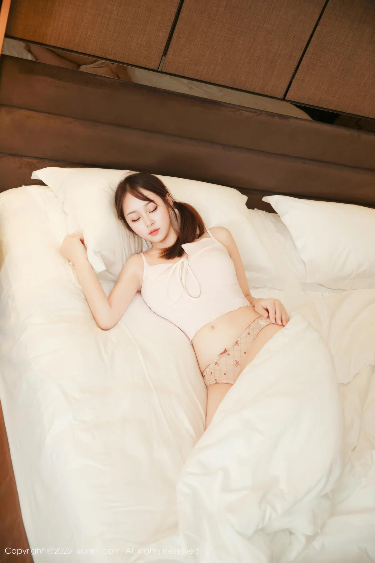 XiuRen 秀人 No.10985 炎恬kitty 粉色内衣短裙萝莉 - 3