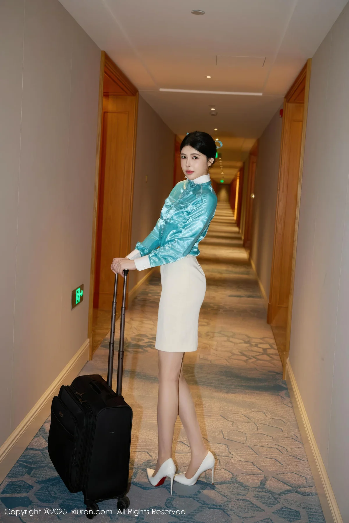 XiuRen 秀人 No.10998 方蕾蕾 空姐制服诱惑 - 2