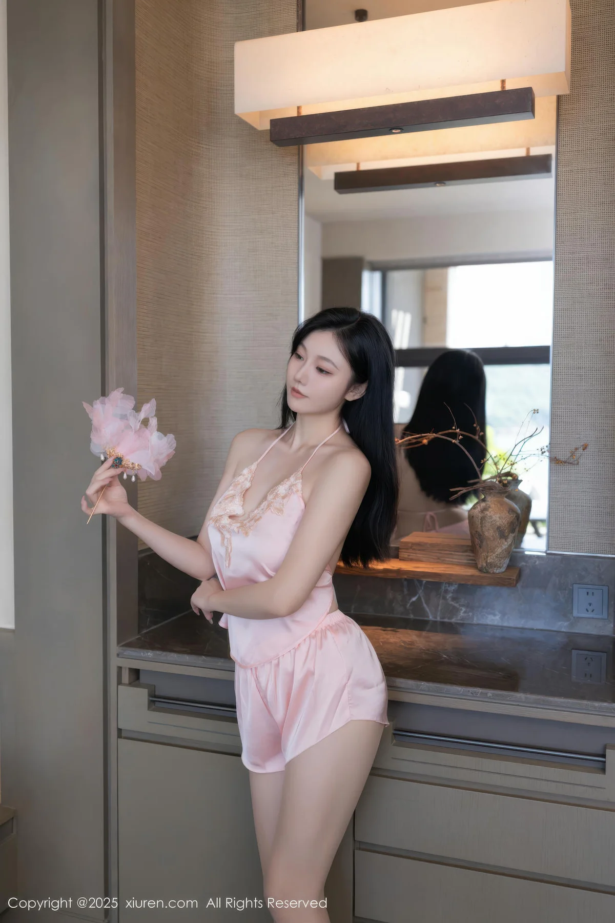 XiuRen 秀人 No.11002 安然anran 粉色肚兜诱人肉色丝袜 - 1