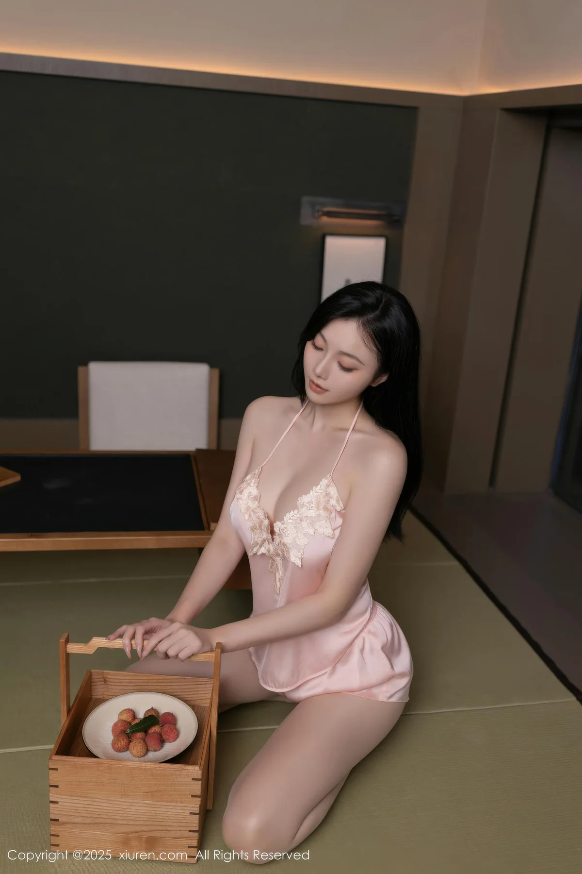 XiuRen 秀人 No.11002 安然anran 粉色肚兜诱人肉色丝袜 - 1