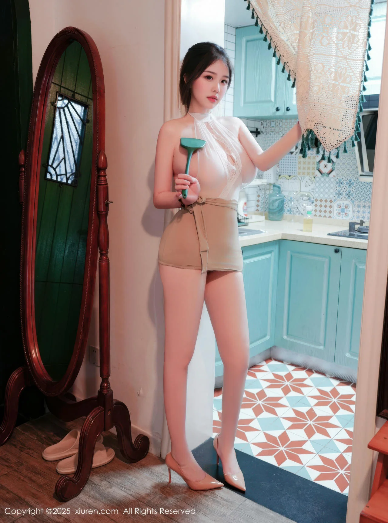 XiuRen 秀人 No.11005 李星儿 巨乳透视厨房场景拍摄 - 2