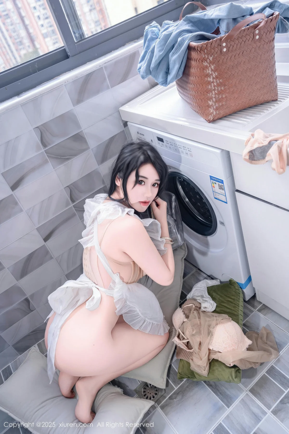 XiuRen 秀人 No.11010 汐汐爱吃草莓 善良家政姐姐肥臀爆乳 - 6