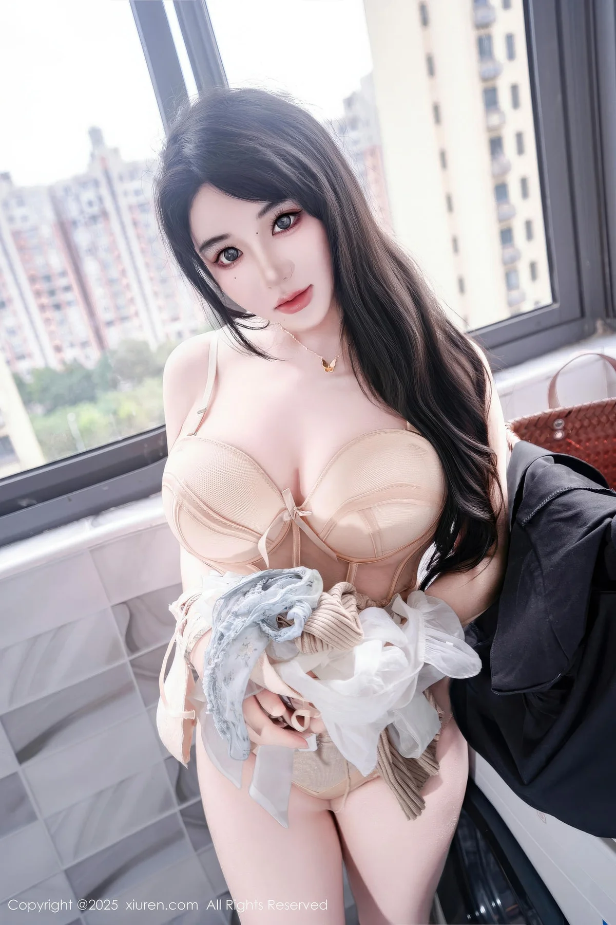 XiuRen 秀人 No.11010 汐汐爱吃草莓 善良家政姐姐肥臀爆乳 - 6