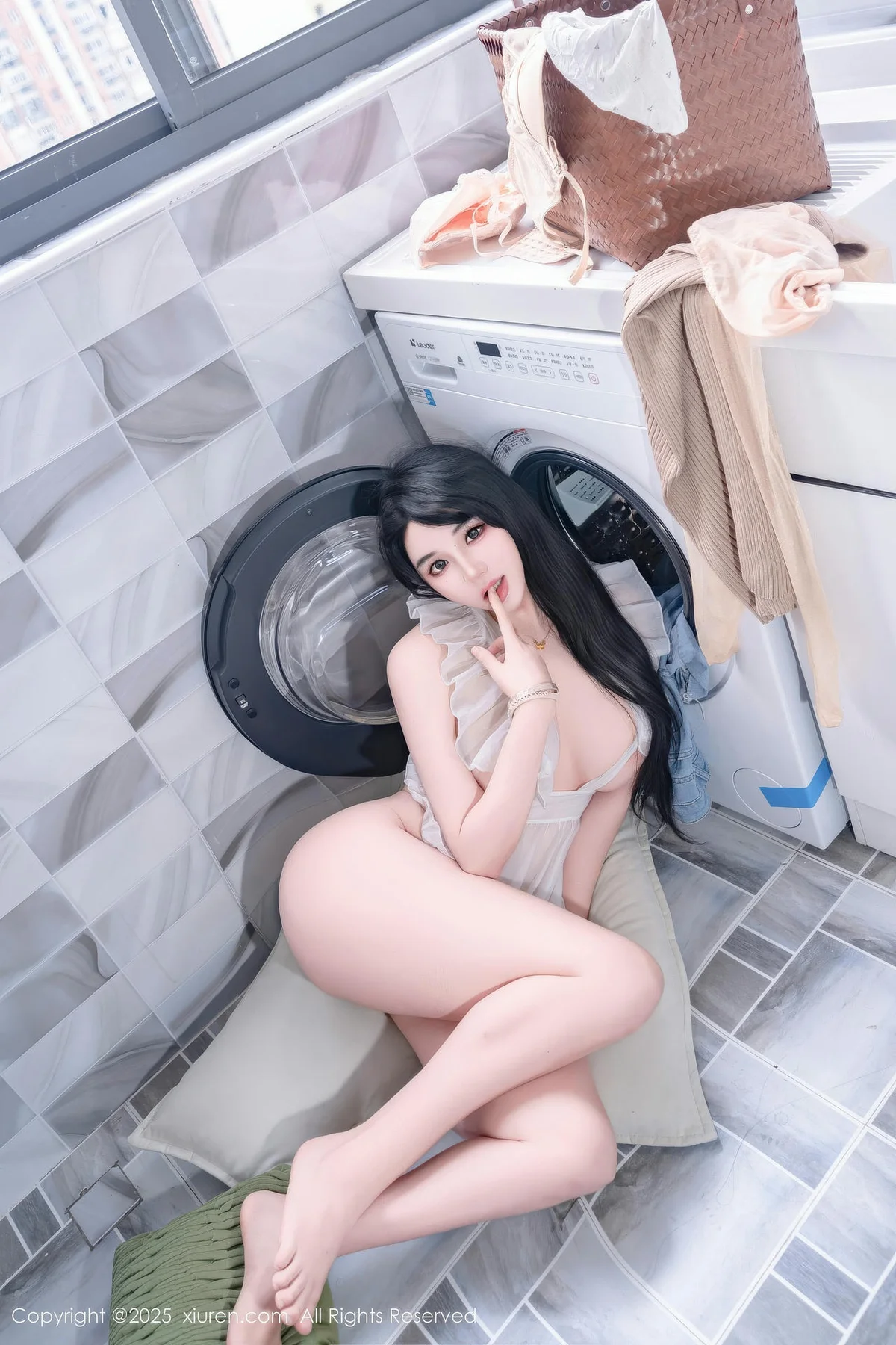 XiuRen 秀人 No.11010 汐汐爱吃草莓 善良家政姐姐肥臀爆乳 - 10