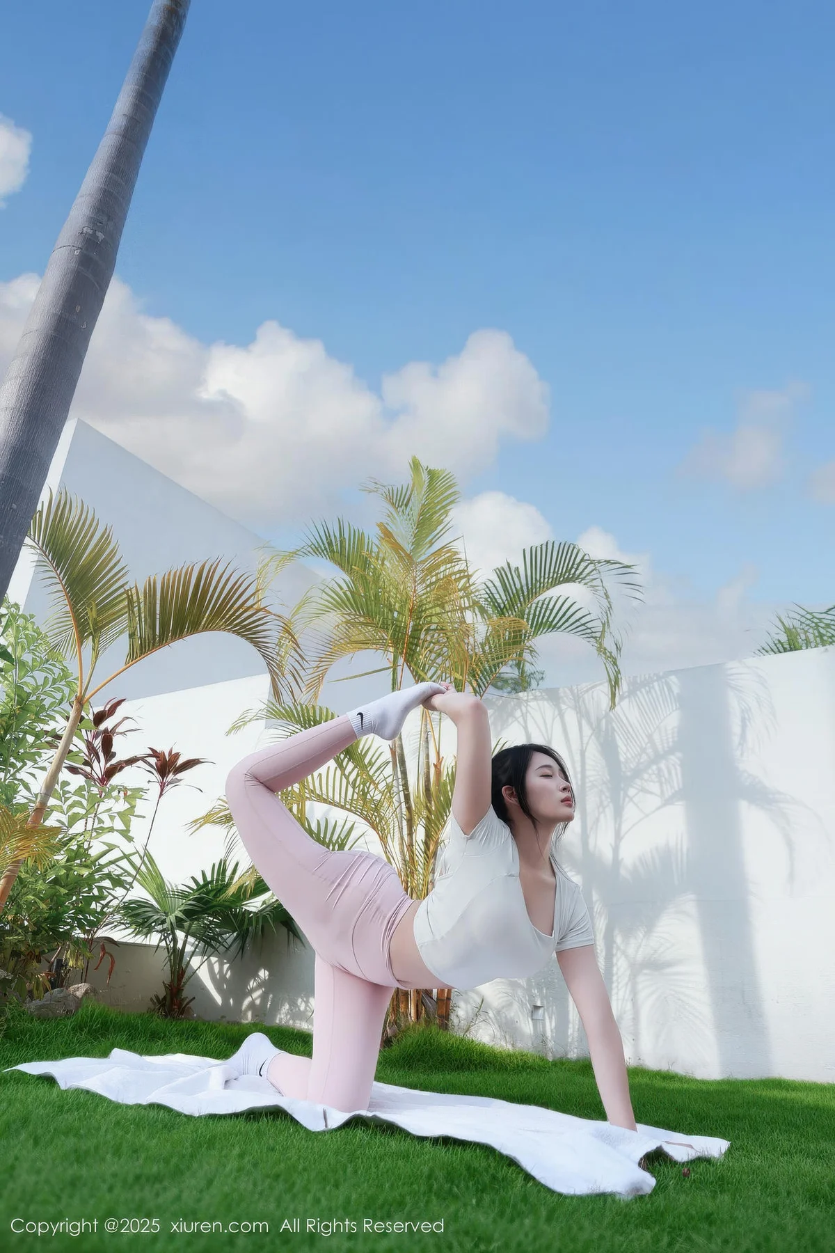 XiuRen 秀人 No.11018 南乔 浅色瑜伽服灰丝 - 8