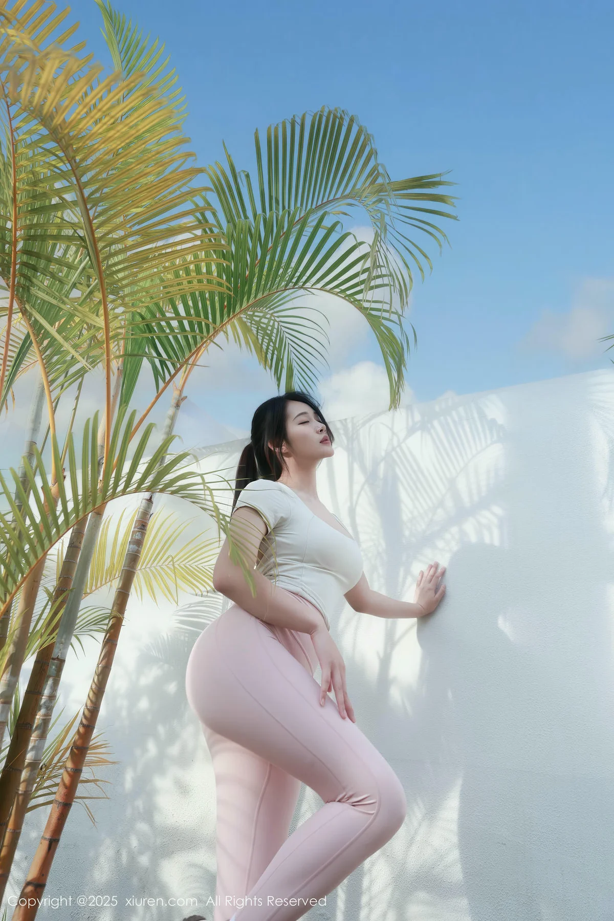 XiuRen 秀人 No.11018 南乔 浅色瑜伽服灰丝 - 2