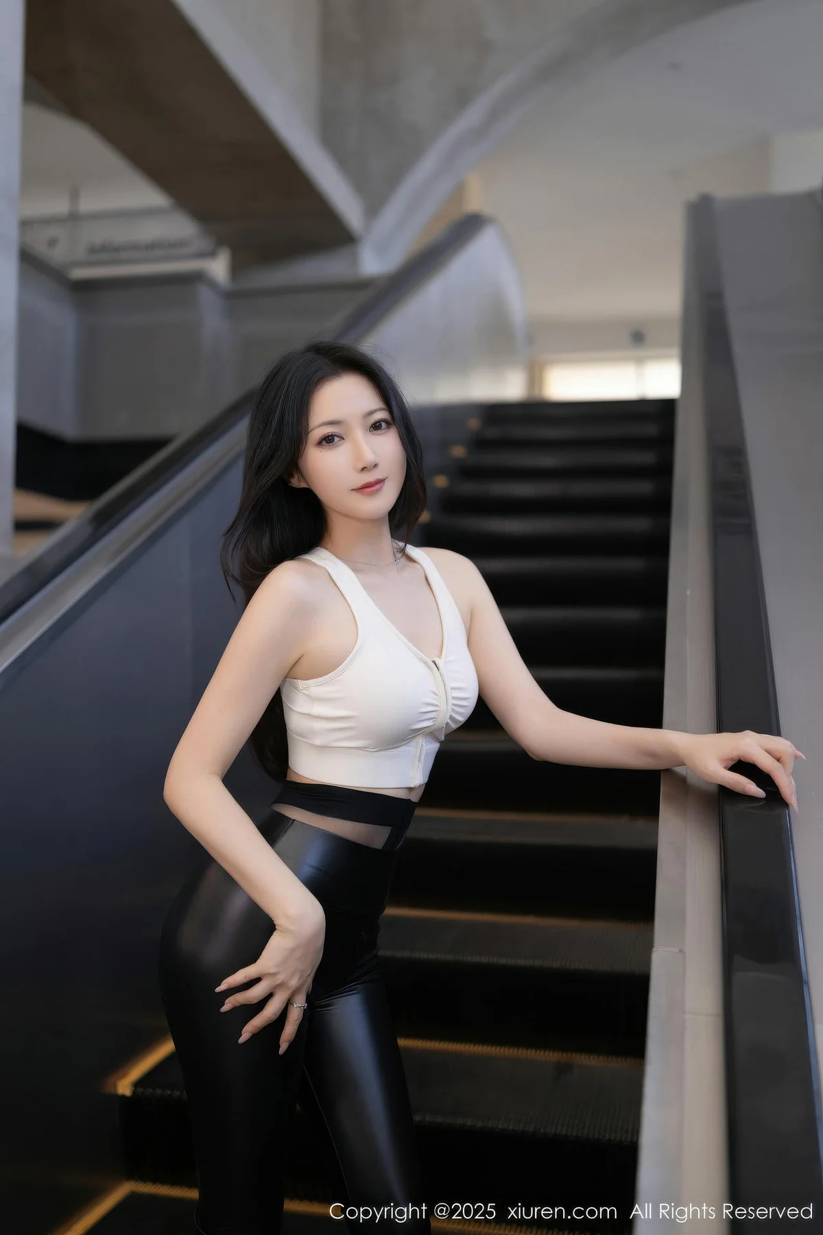 XiuRen 秀人 No.11021 鱼子酱Fish 黑色皮裤紧致身材 - 5