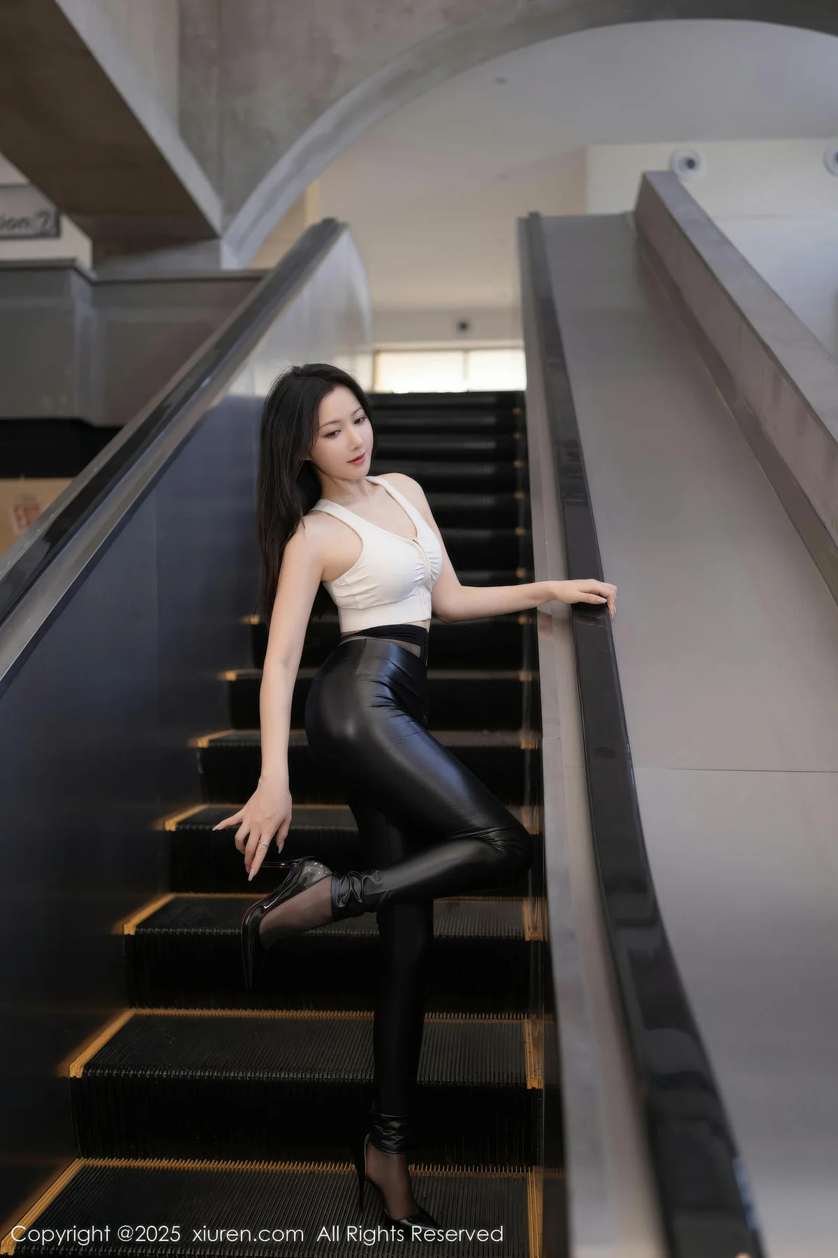 XiuRen 秀人 No.11021 鱼子酱Fish 黑色皮裤紧致身材 - 6