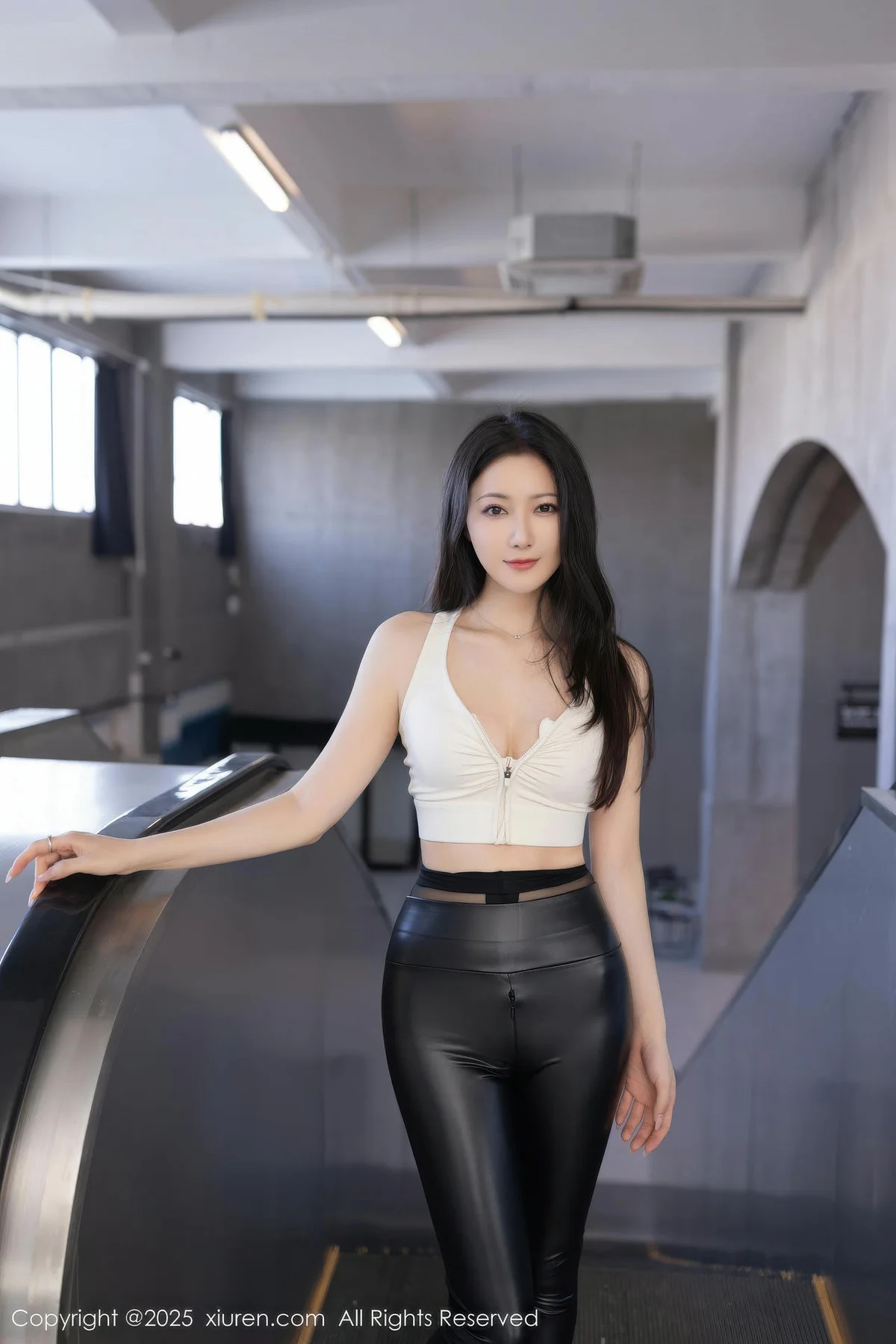 XiuRen 秀人 No.11021 鱼子酱Fish 黑色皮裤紧致身材 - 4