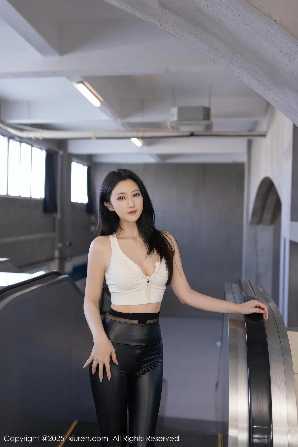 XiuRen 秀人 No.11021 鱼子酱Fish 黑色皮裤紧致身材 - 5