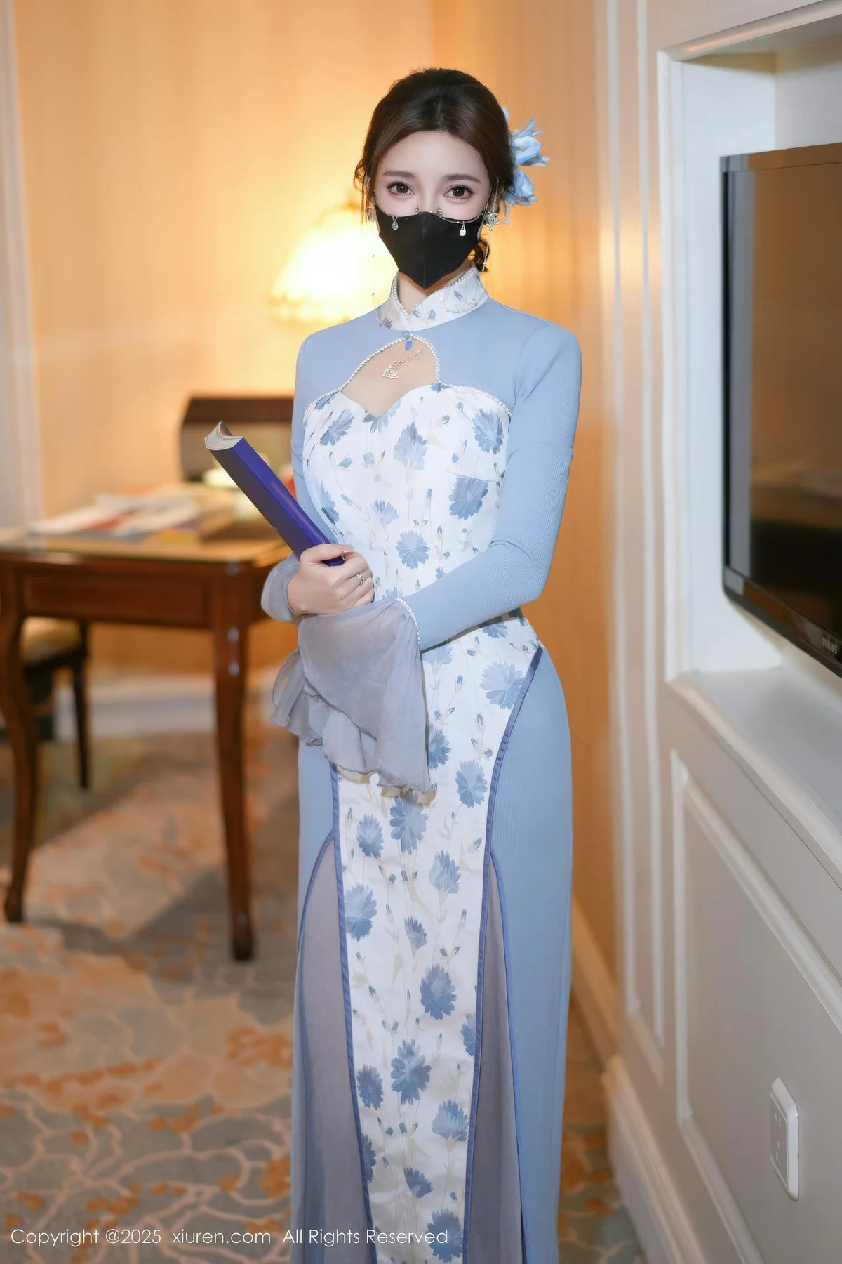 XiuRen 秀人 No.11033 Twins桃桃旗袍蓝色连衣裙 - 1