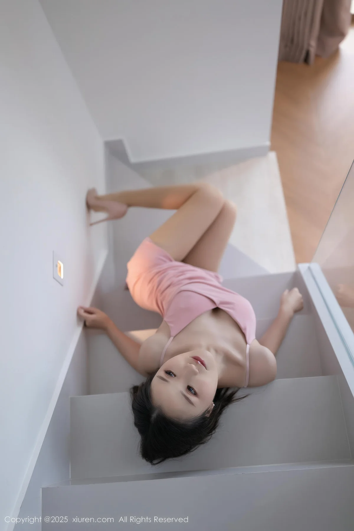 XiuRen 秀人 No.11034 杏子Yada 粉色连衣裙肉色丝袜 - 1