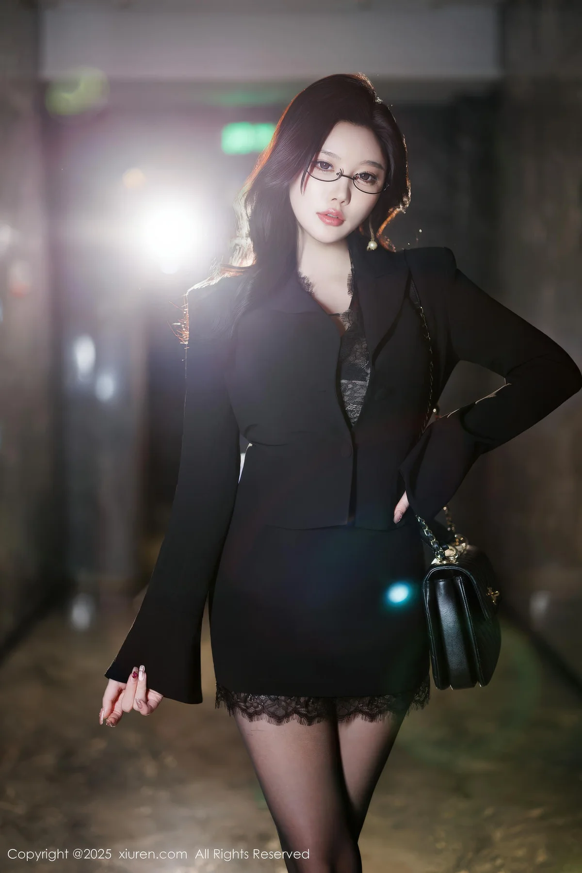 XiuRen 秀人 No.11035 CHENCHEN 黑色情趣内衣旅拍 - 2