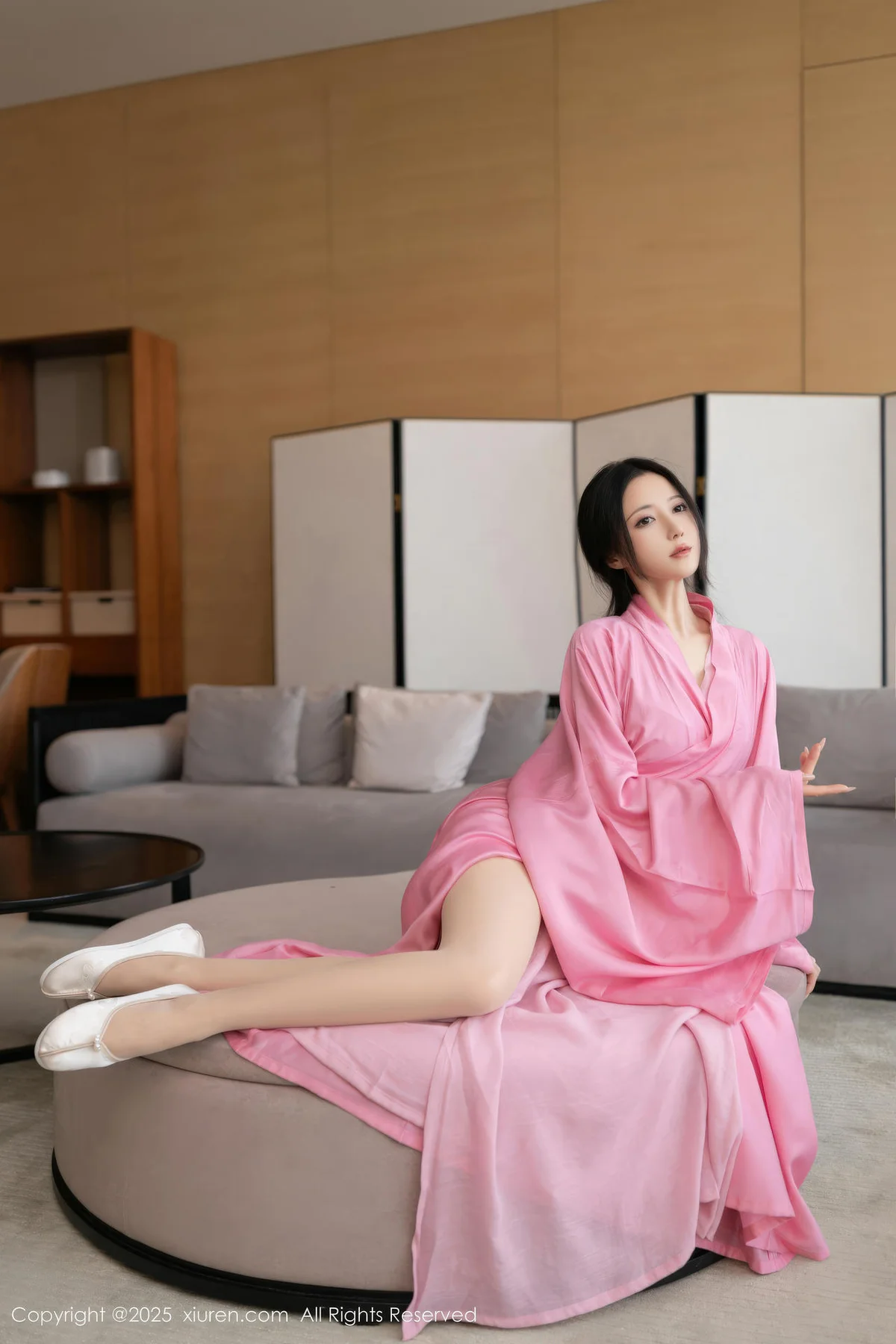 XiuRen 秀人 No.11049 鱼子酱Fish 粉色月影纱肉色丝袜 - 2