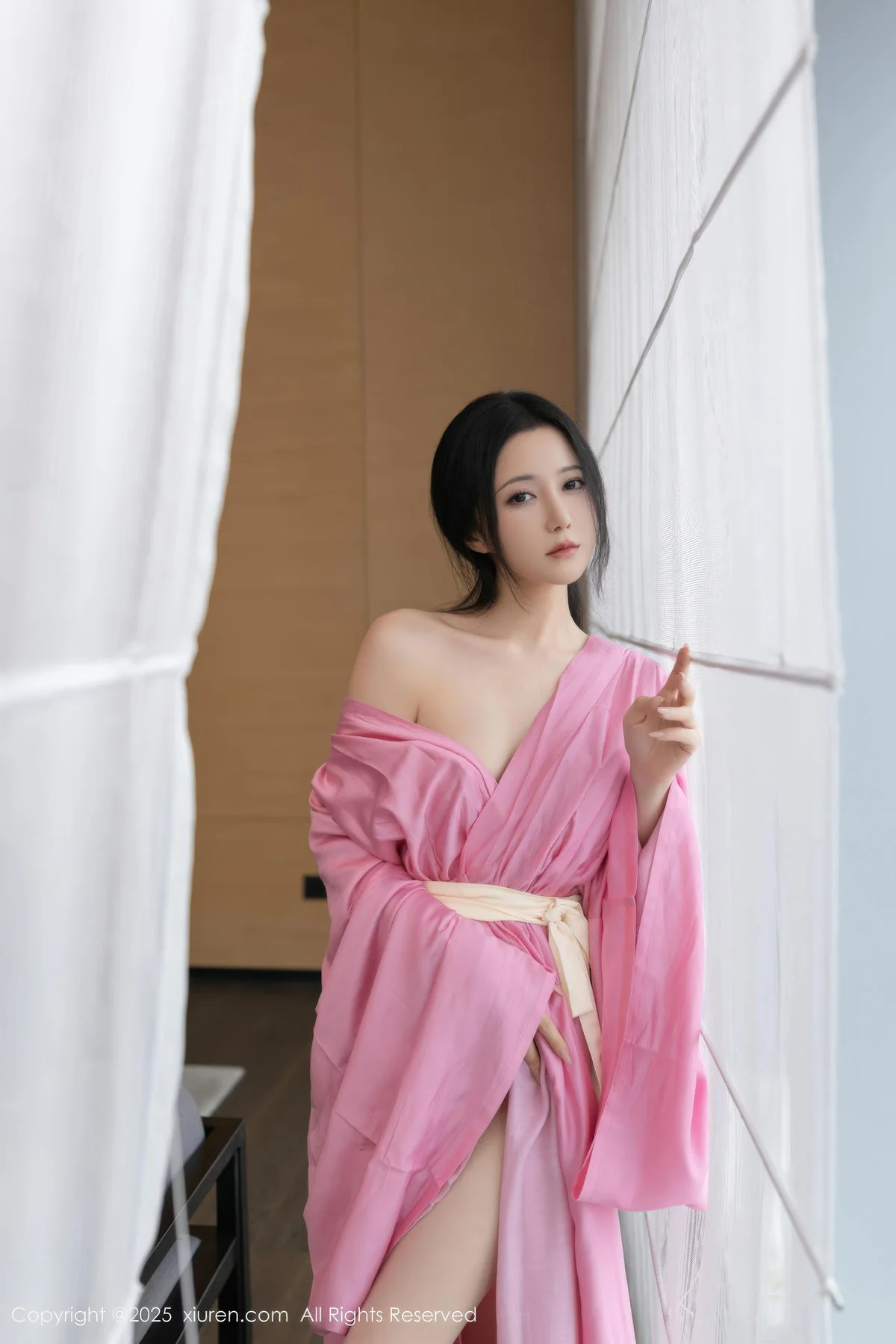 XiuRen 秀人 No.11049 鱼子酱Fish 粉色月影纱肉色丝袜 - 1