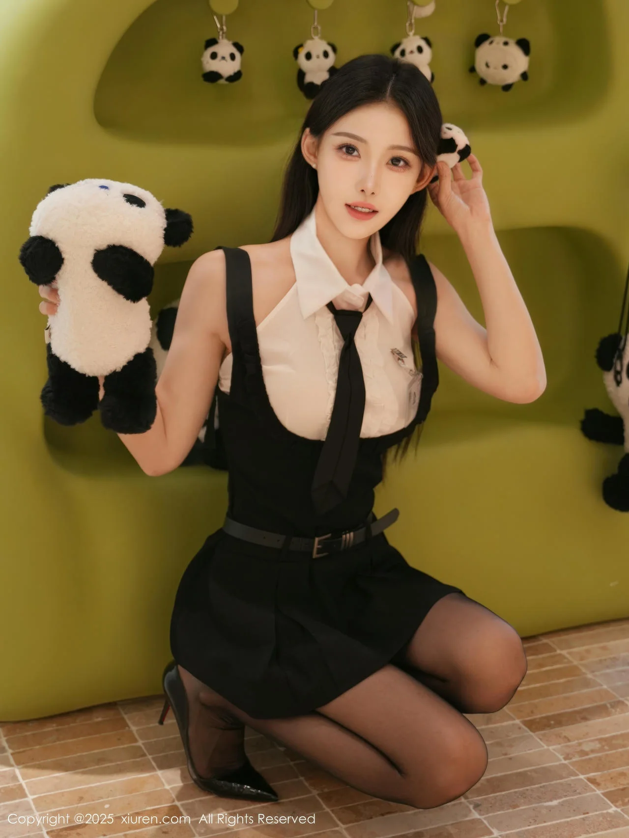 XiuRen 秀人 No.11052 梨霜儿和金允希Yuki 两位大美女黑丝参与拍摄 - 4