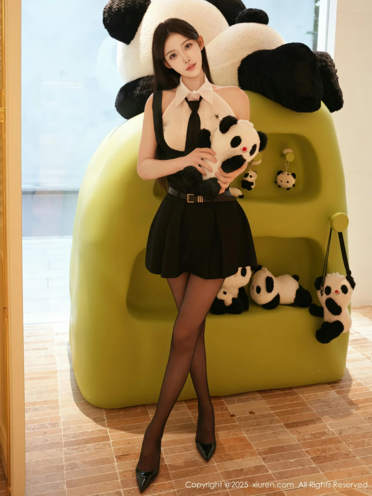 XiuRen 秀人 No.11052 梨霜儿和金允希Yuki 两位大美女黑丝参与拍摄 - 8