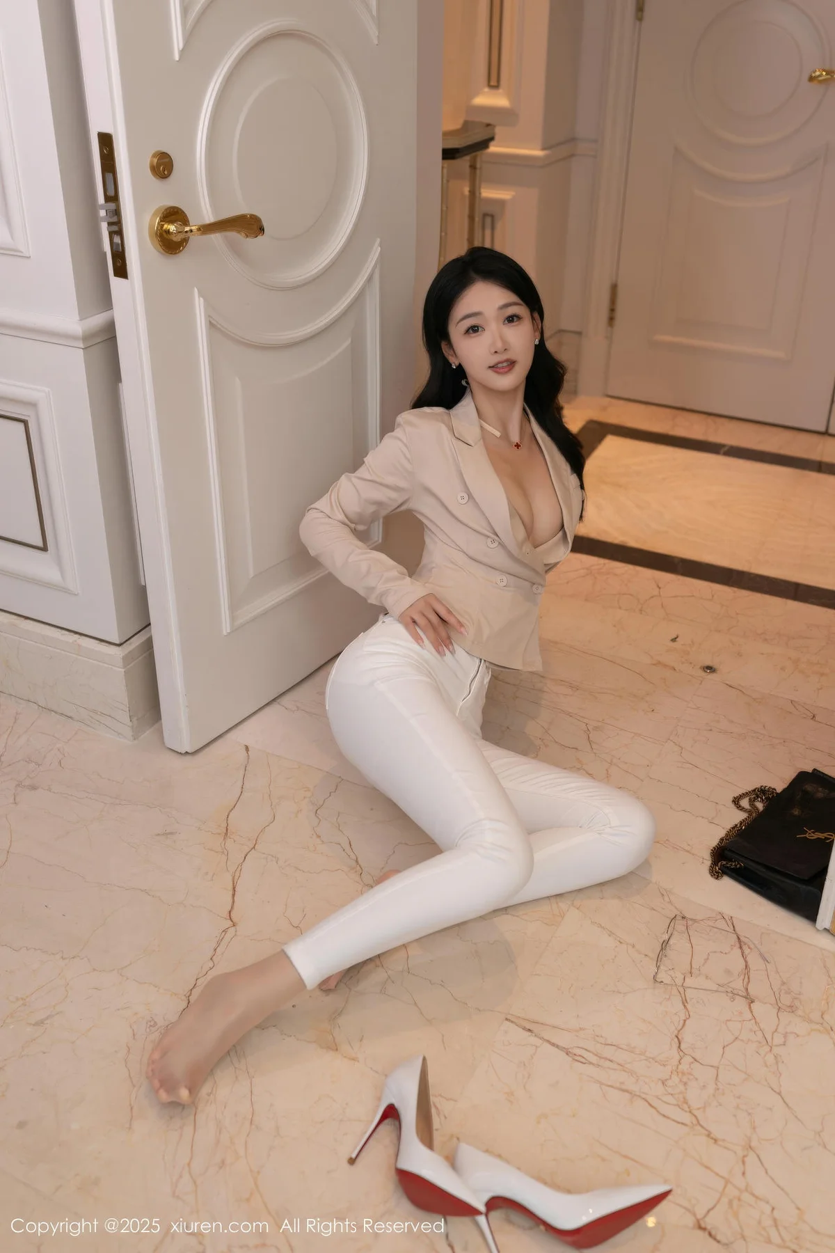 XiuRen 秀人 No.11053 唐安琪 浅色情趣内衣 - 1