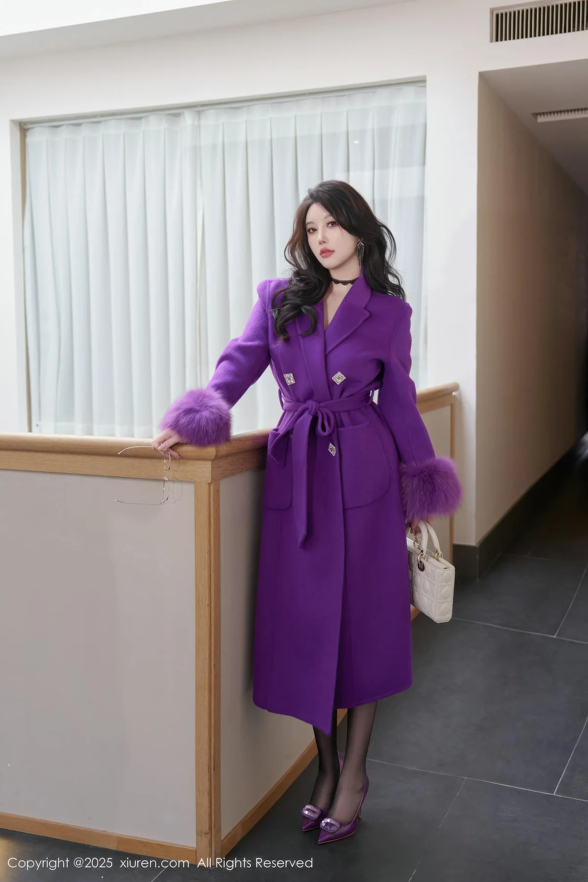 XiuRen 秀人 No.11063 CHENCHEN 紫色大衣魅惑黑丝 - 2