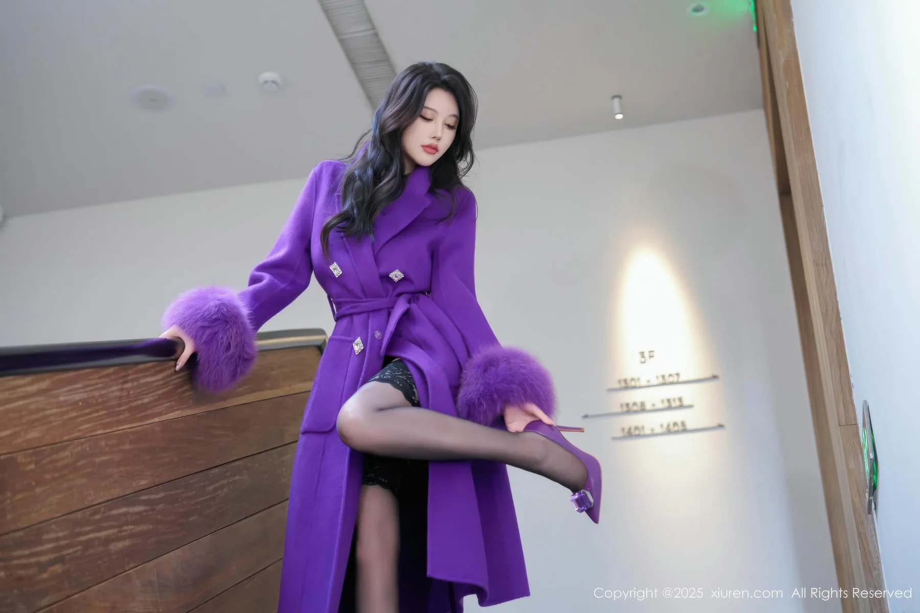 XiuRen 秀人 No.11063 CHENCHEN 紫色大衣魅惑黑丝 - 3