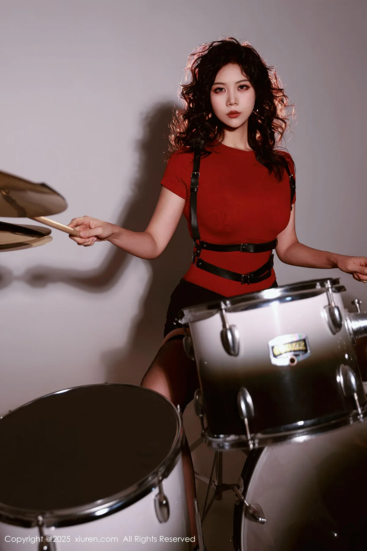 XiuRen 秀人 No.11066 玫瑰我爱你 黑色短裤魅惑黑丝 - 2