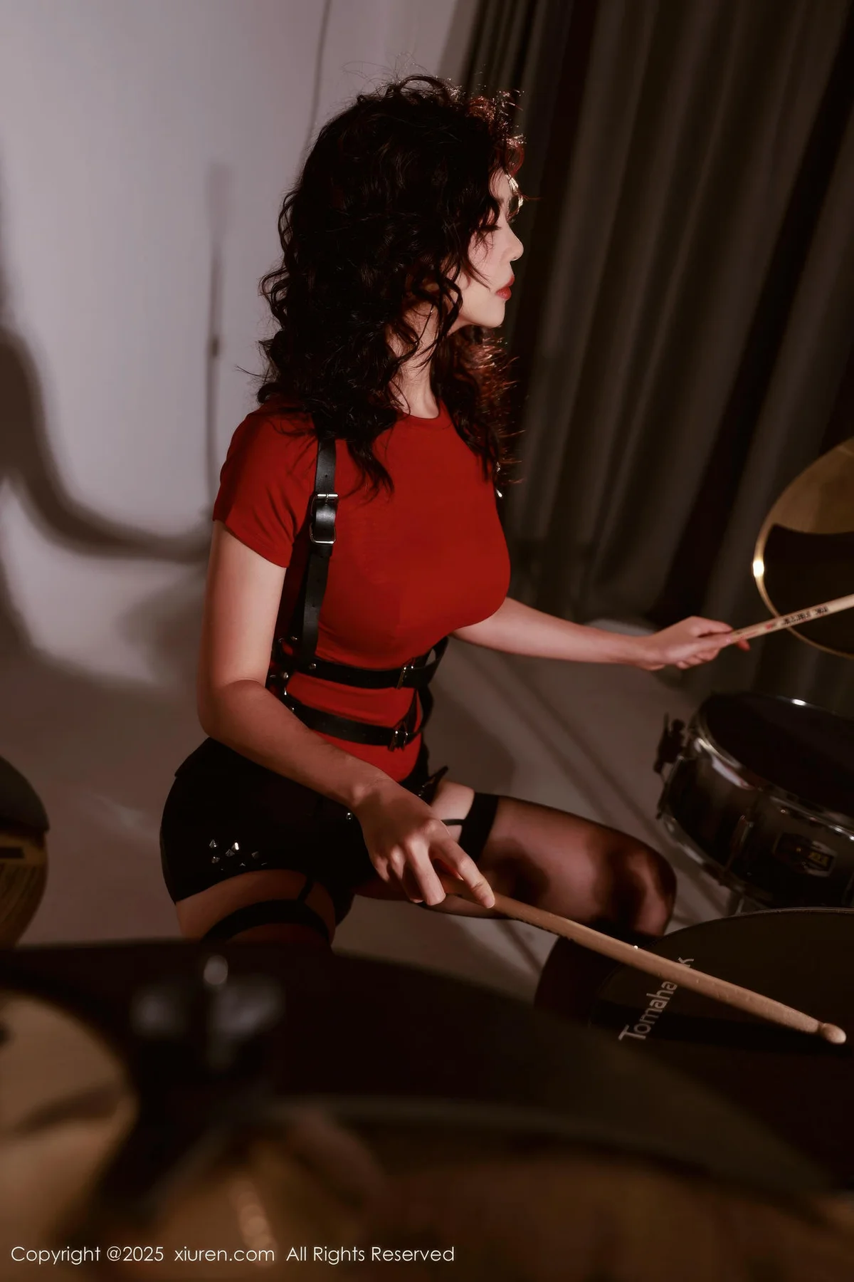 XiuRen 秀人 No.11066 玫瑰我爱你 黑色短裤魅惑黑丝 - 5