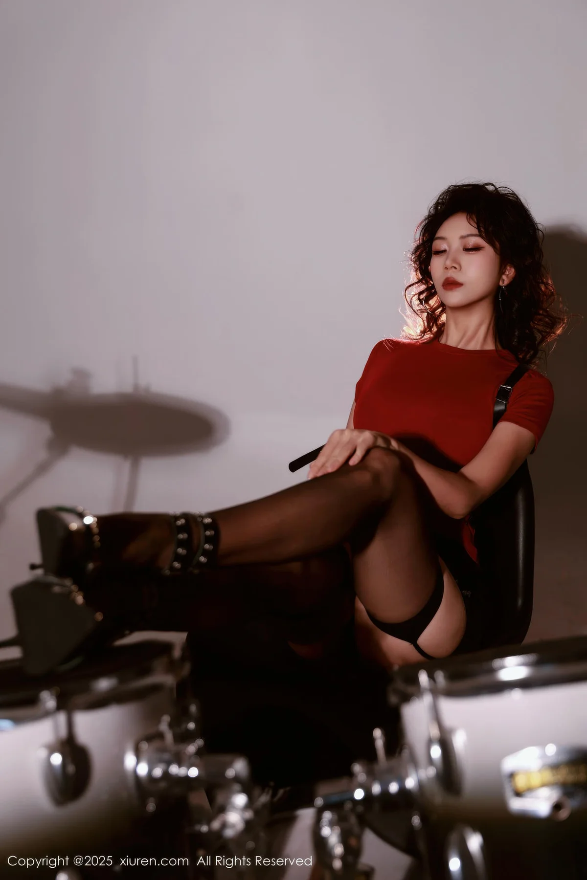 XiuRen 秀人 No.11066 玫瑰我爱你 黑色短裤魅惑黑丝 - 9