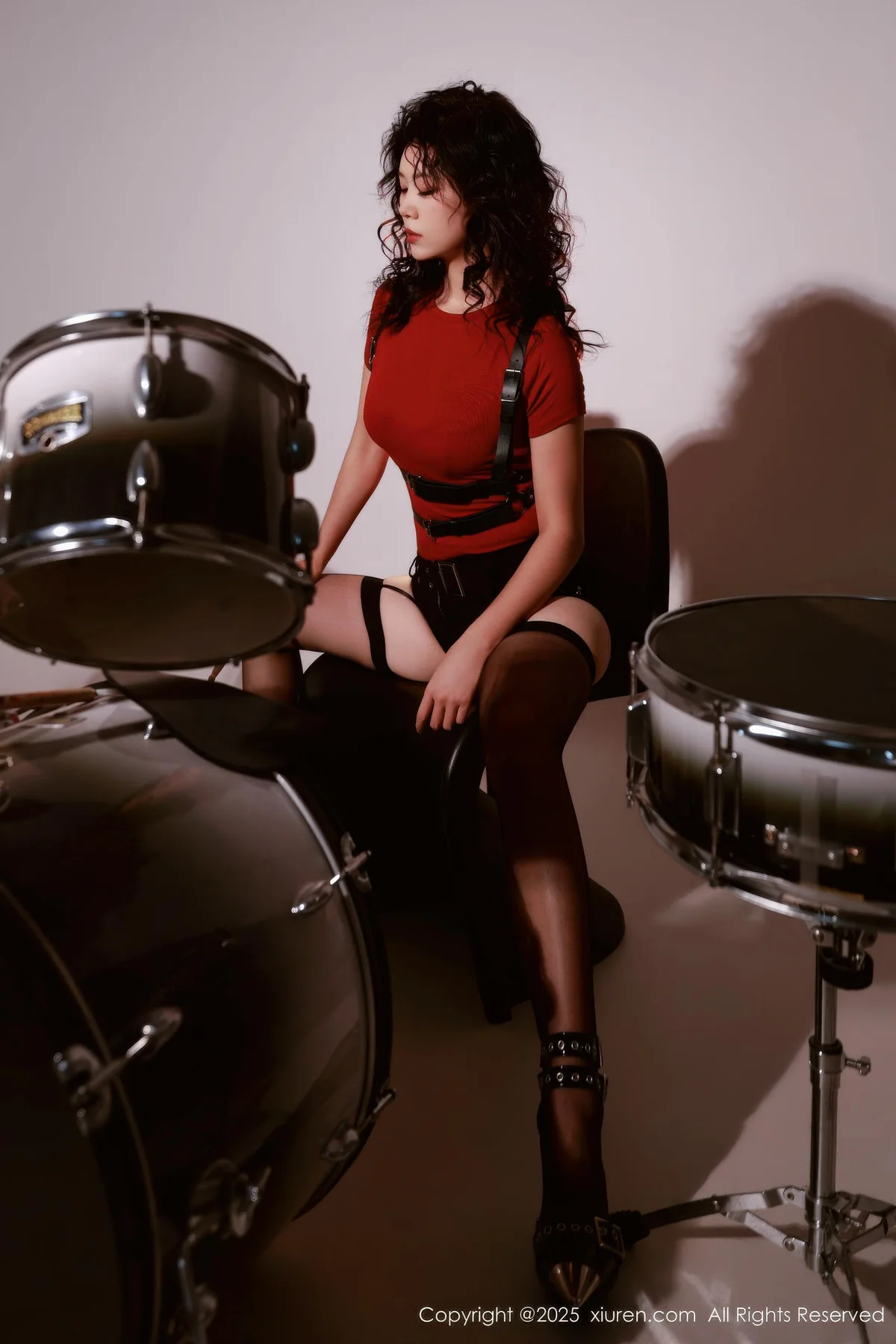 XiuRen 秀人 No.11066 玫瑰我爱你 黑色短裤魅惑黑丝 - 3