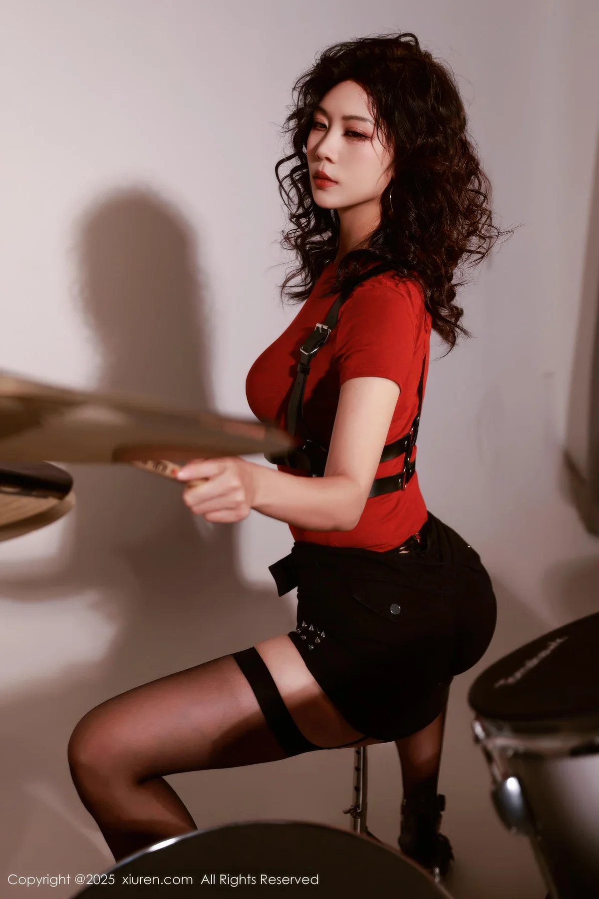 XiuRen 秀人 No.11066 玫瑰我爱你 黑色短裤魅惑黑丝 - 4