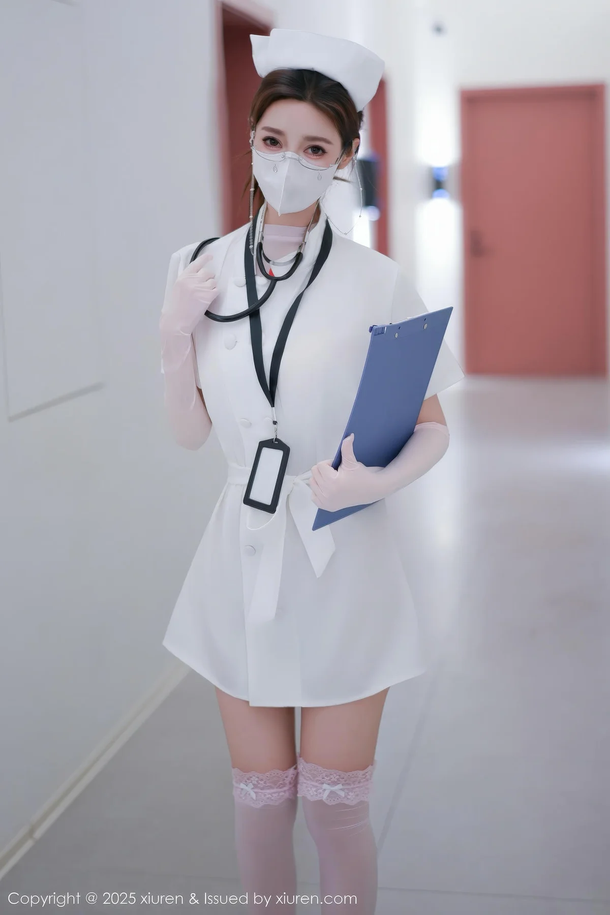 XiuRen 秀人 No.11099 Twins桃桃 护士制服主题写真 - 1