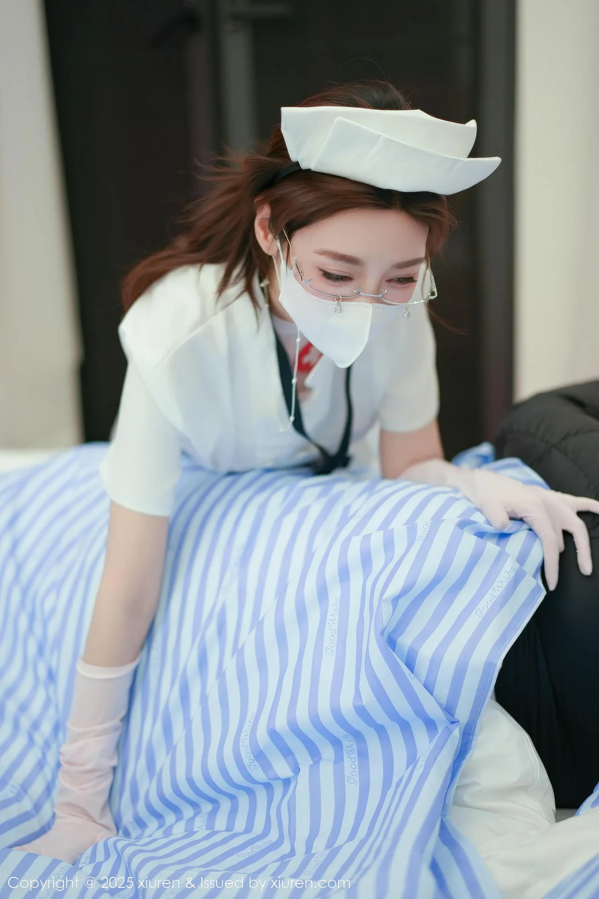 XiuRen 秀人 No.11099 Twins桃桃 护士制服主题写真 - 9