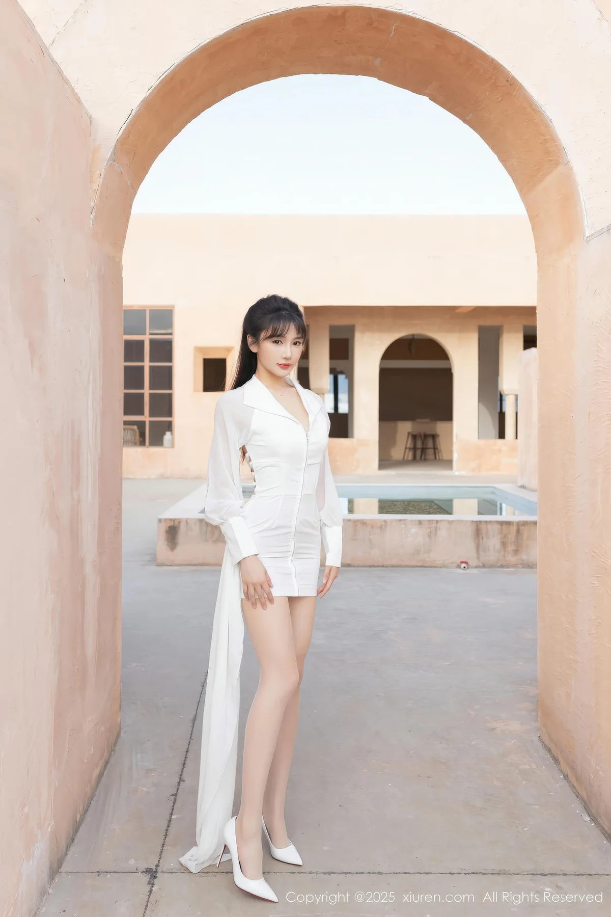 XiuRen 秀人 No.11100 陆萱萱 白色套装诱人肉色丝袜 - 1