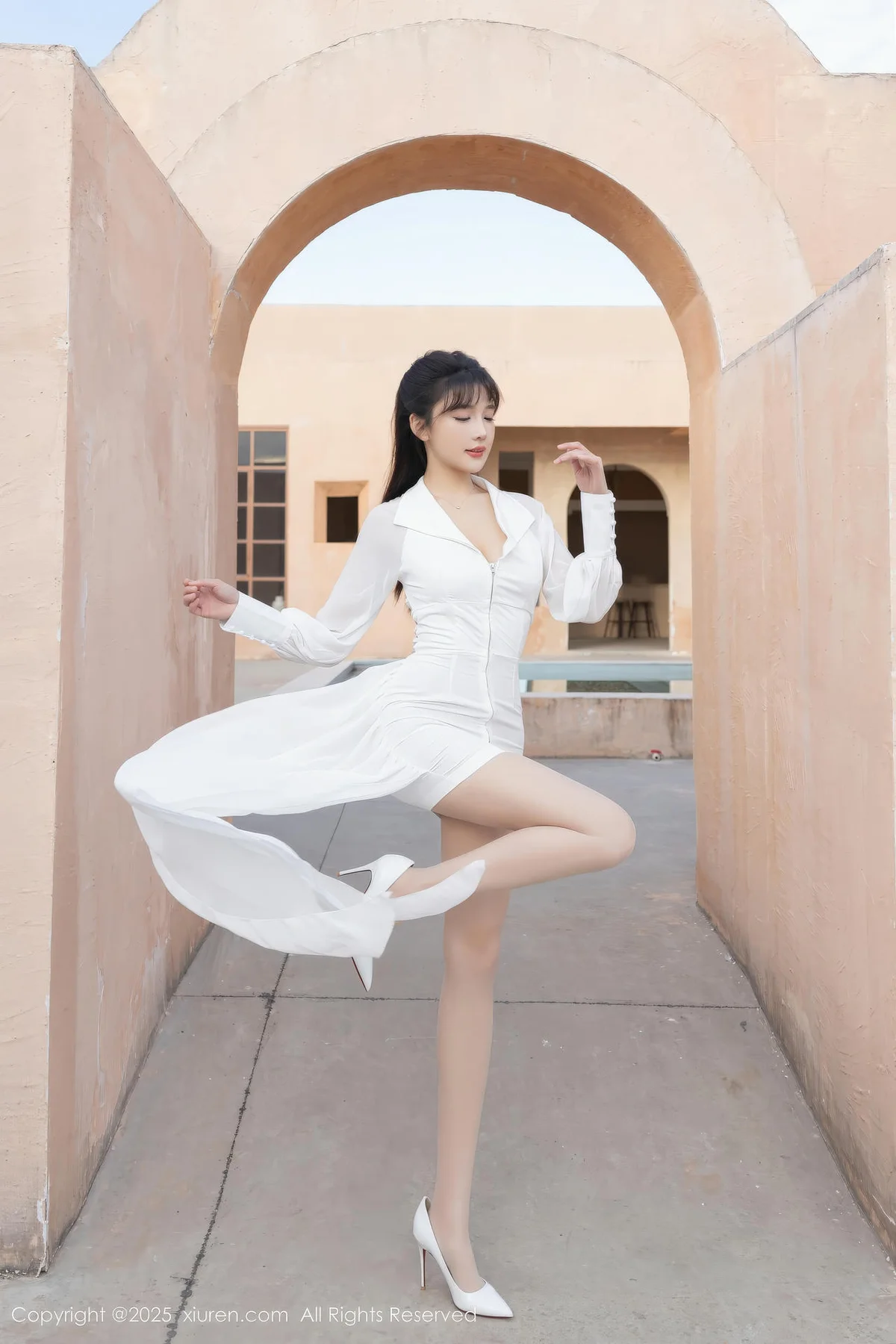 XiuRen 秀人 No.11100 陆萱萱 白色套装诱人肉色丝袜 - 2