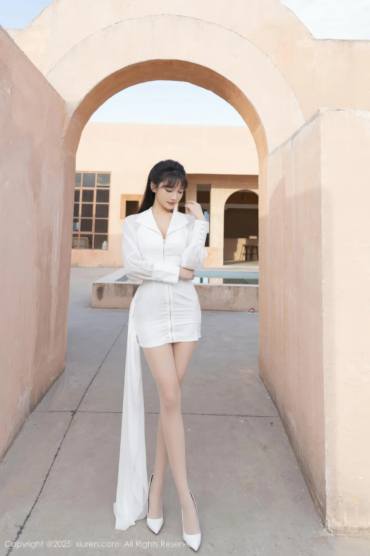 XiuRen 秀人 No.11100 陆萱萱 白色套装诱人肉色丝袜 - 3