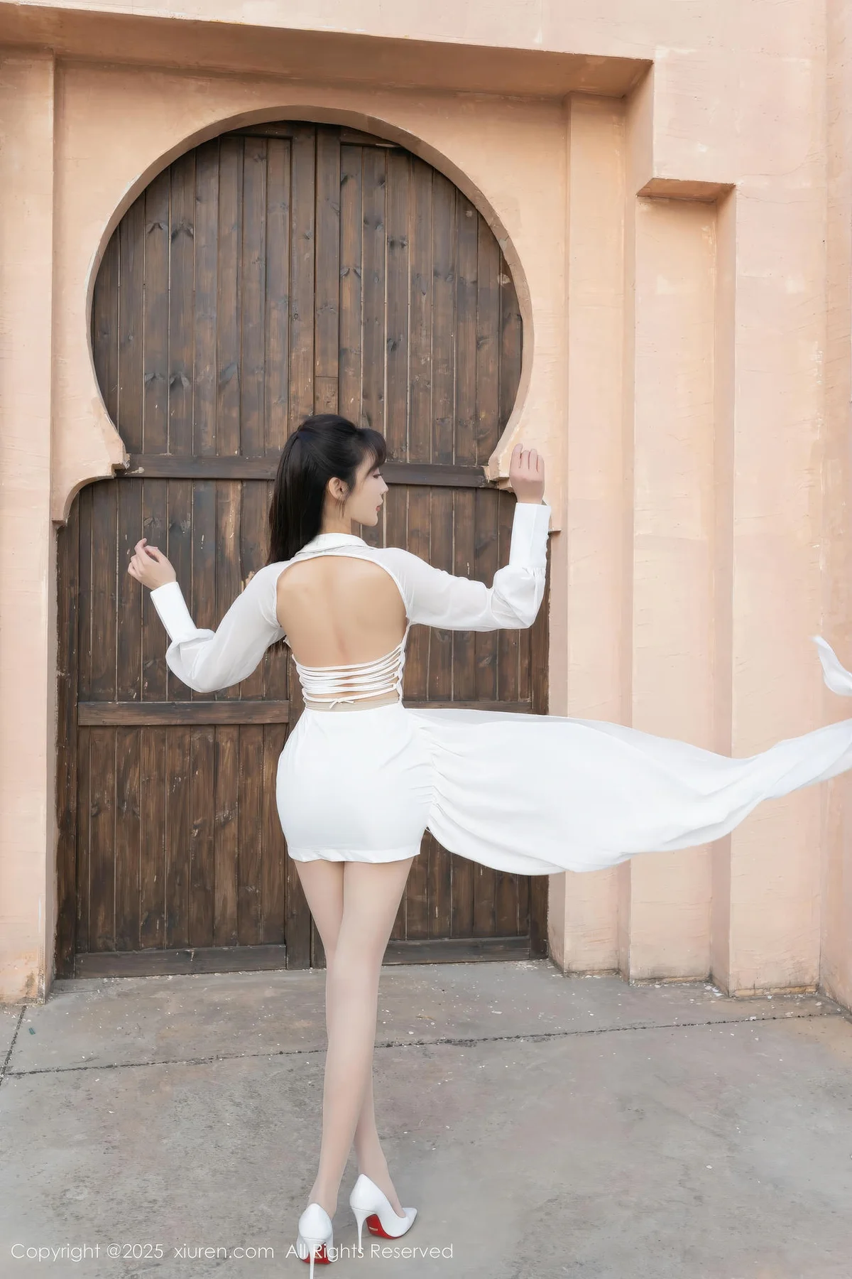 XiuRen 秀人 No.11100 陆萱萱 白色套装诱人肉色丝袜 - 1