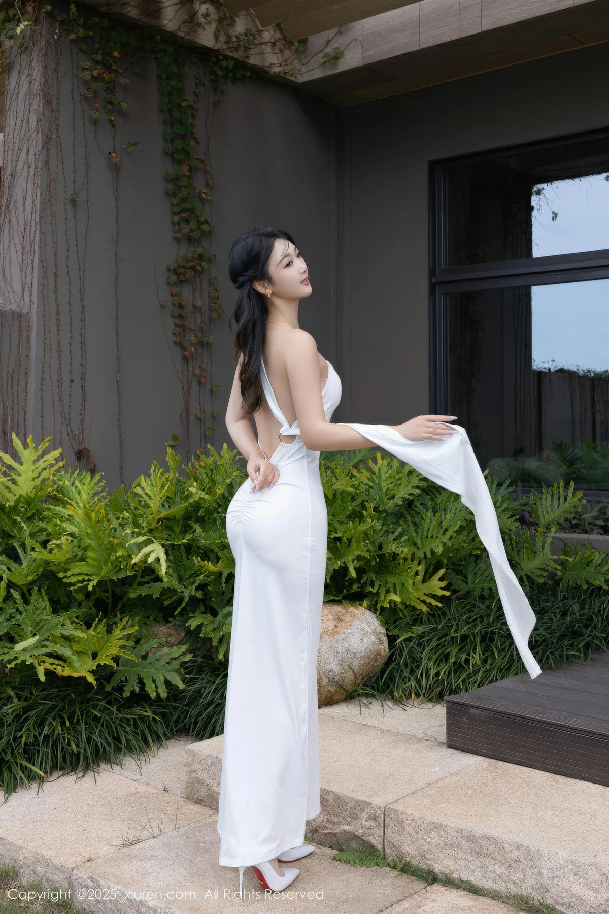 XiuRen 秀人 No.11109 唐安琪 白色长裙诱人肉色丝袜 - 2