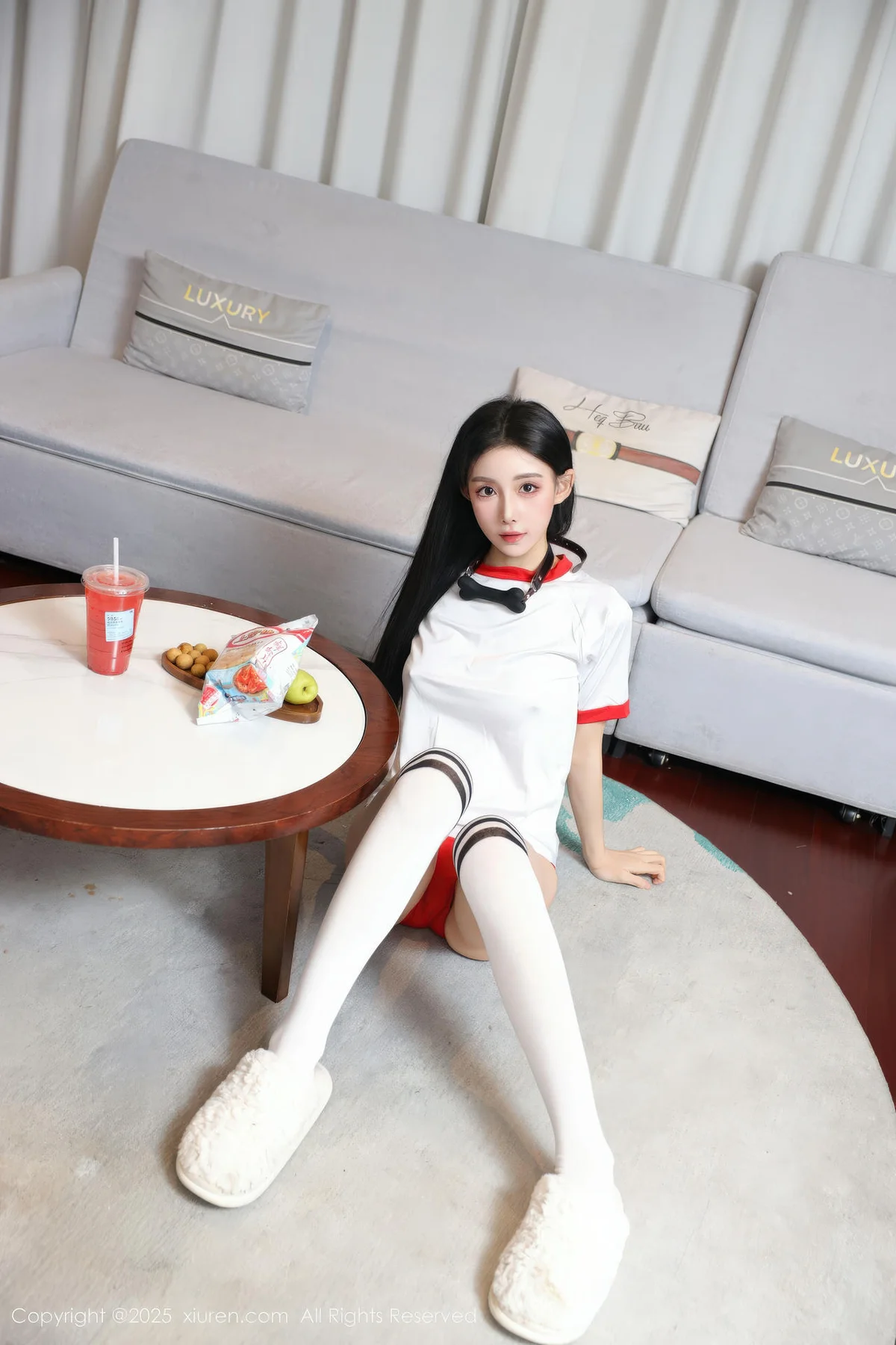 XiuRen 秀人 No.11110 许微微呀 白色T恤性感诱人丝袜 - 1