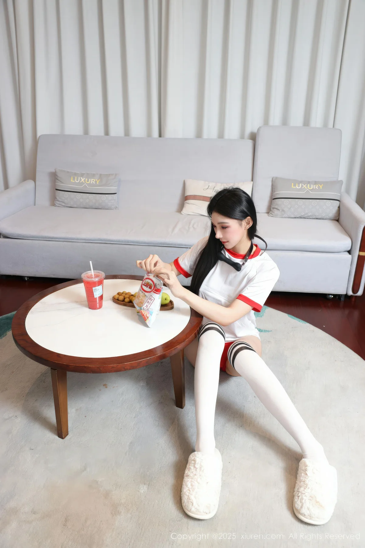 XiuRen 秀人 No.11110 许微微呀 白色T恤性感诱人丝袜 - 4